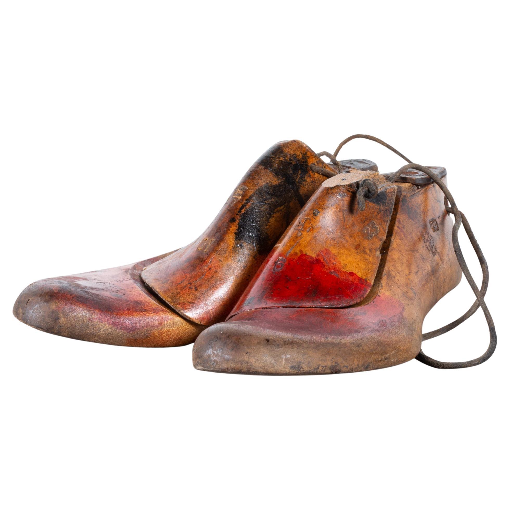 Chaussures anciennes en bois, dernières vers 1920, 8 paires disponibles (expédition gratuite) en vente