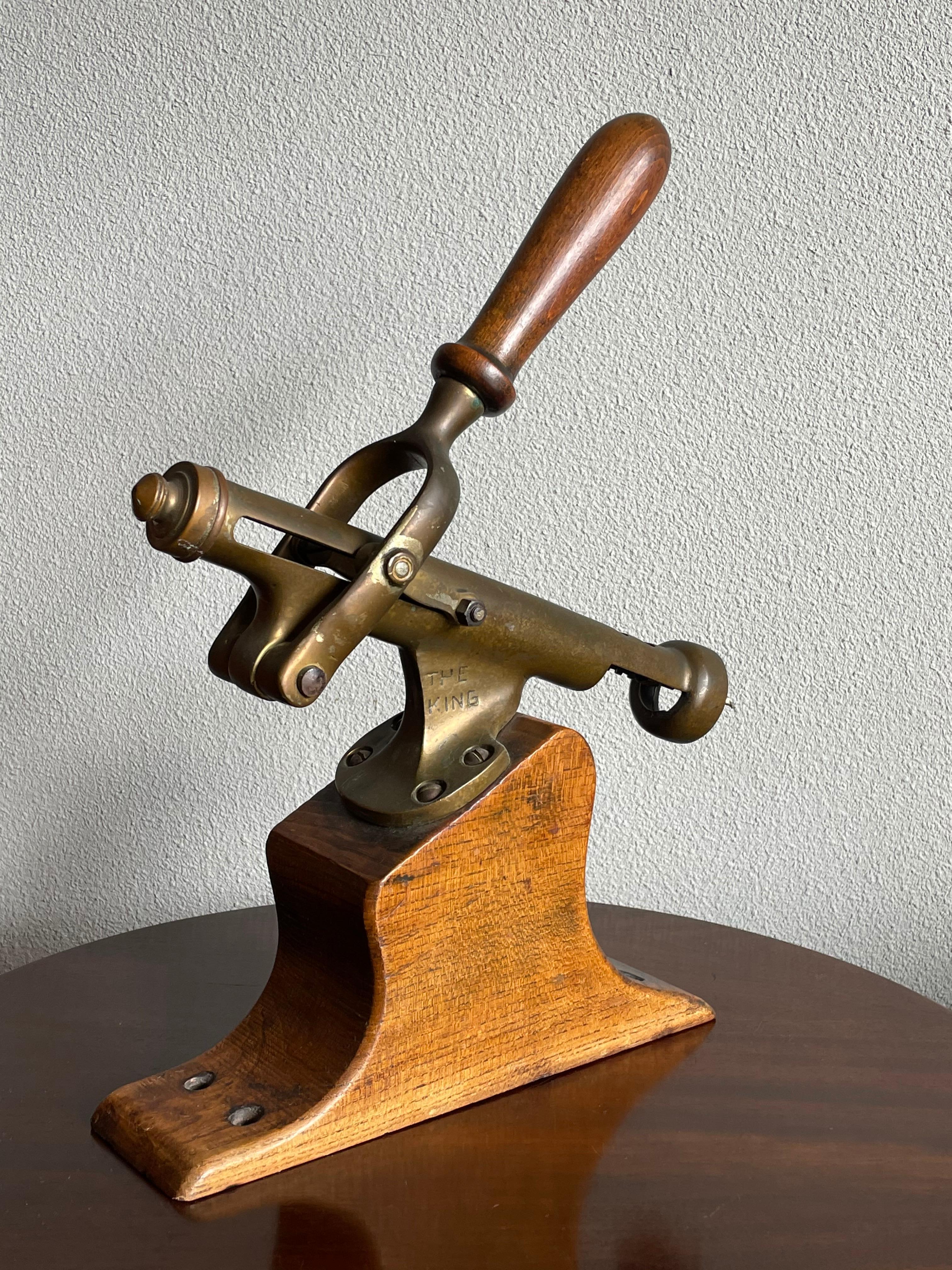 Antique Wooden & Solid Brass Bar Corkscrew for Wine Collectors, Marked The King In Good Condition In Lisse, NL