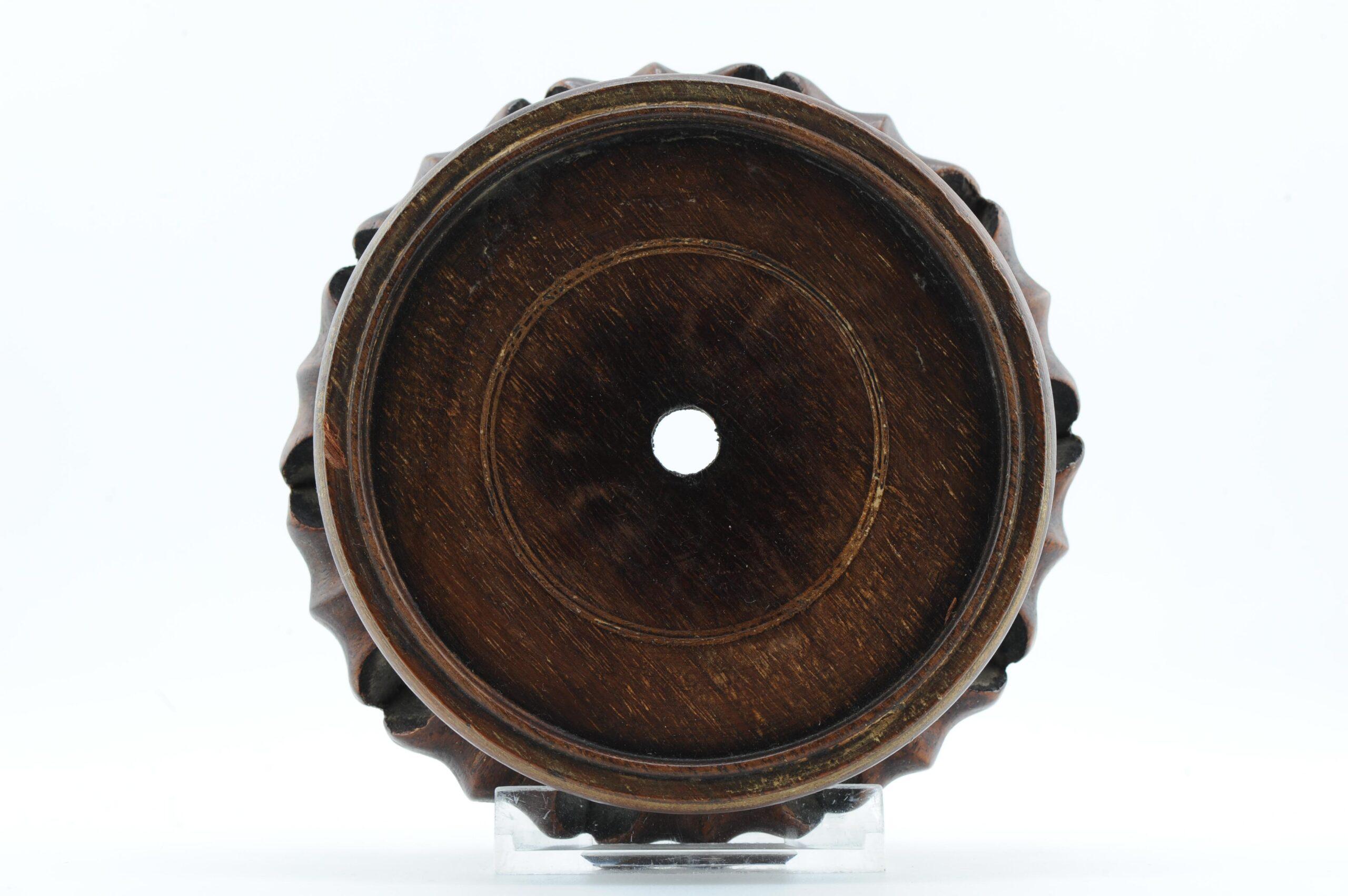 Soporte de madera antiguo para porcelana china o japonesa, China en Bueno estado para la venta en Amsterdam, Noord Holland
