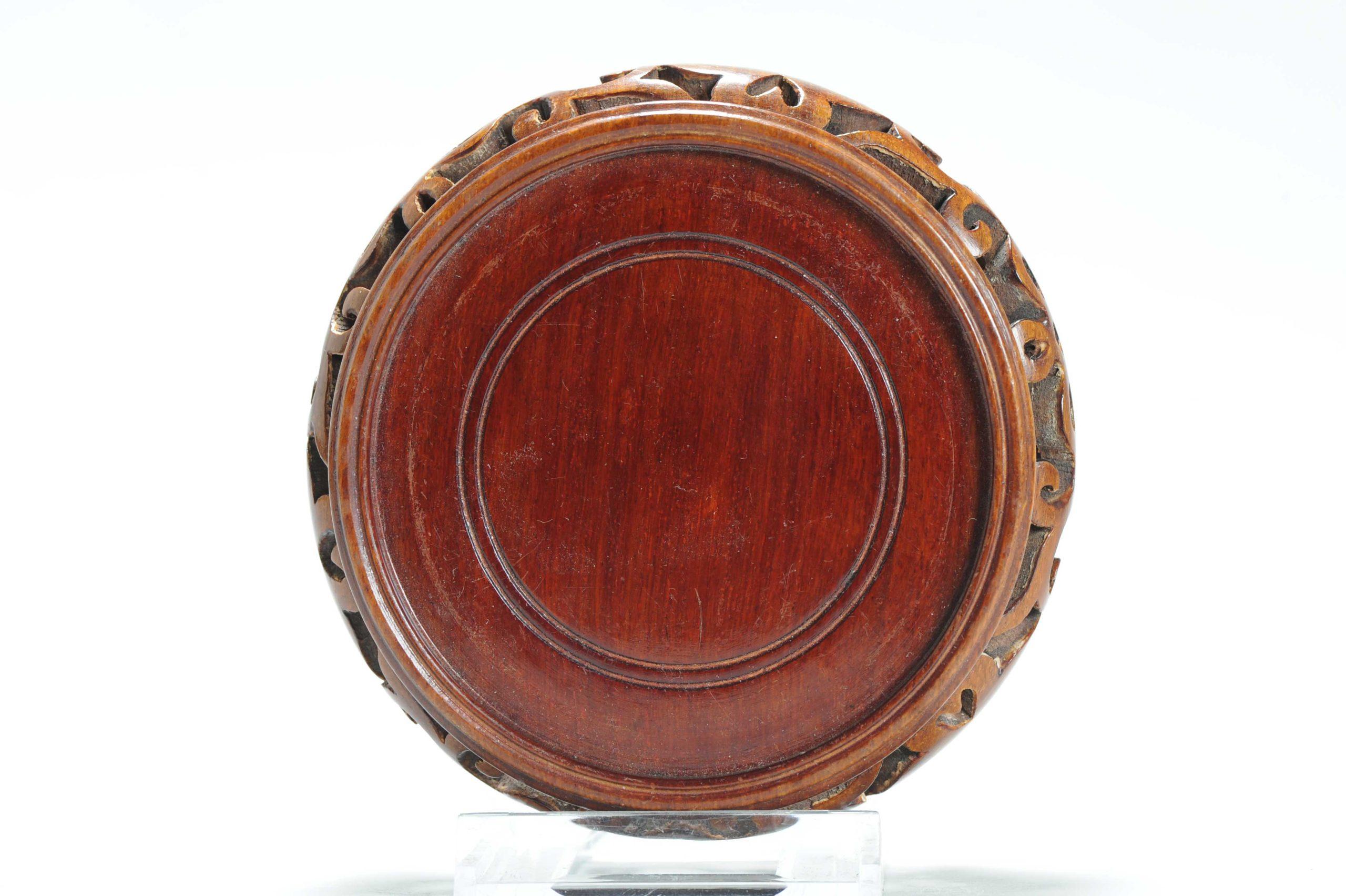 Soporte de madera antiguo para porcelana china o japonesa en Excelente estado para la venta en Amsterdam, Noord Holland