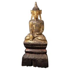 Antiker Tai Lue-Buddha aus Holz aus Burma