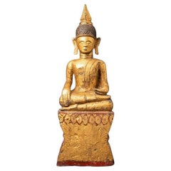 Antiker Tai Lue-Buddha aus Holz aus Laos