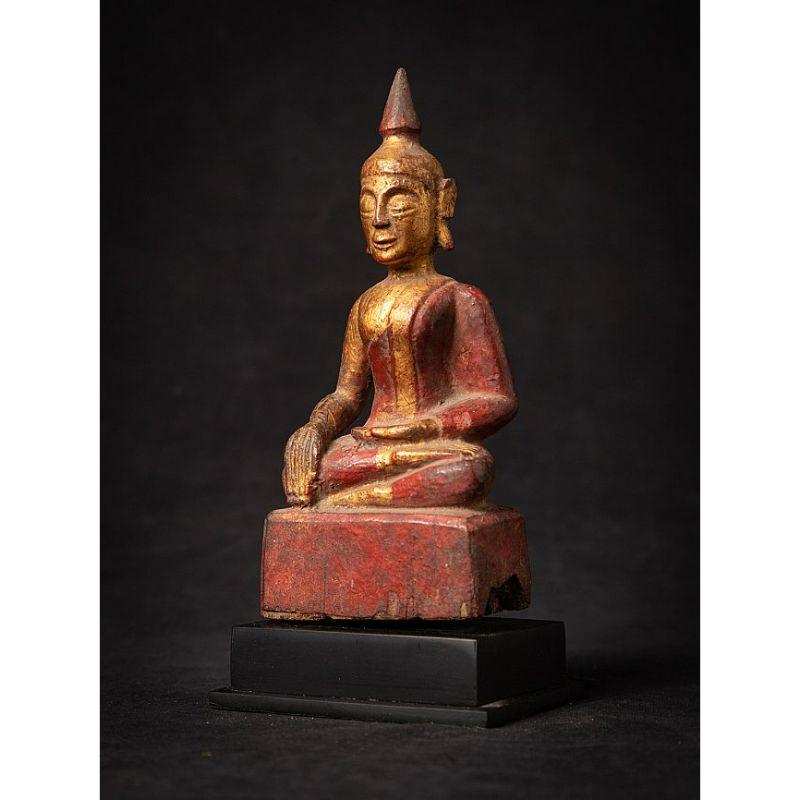 Material: wood
20,1 cm high 
9,6 cm wide and 7,1 cm deep
Weight: 0.263 kgs
Gilded with 24 krt. gold
Bhumisparsha mudra
Originating from Thailand
18th century


