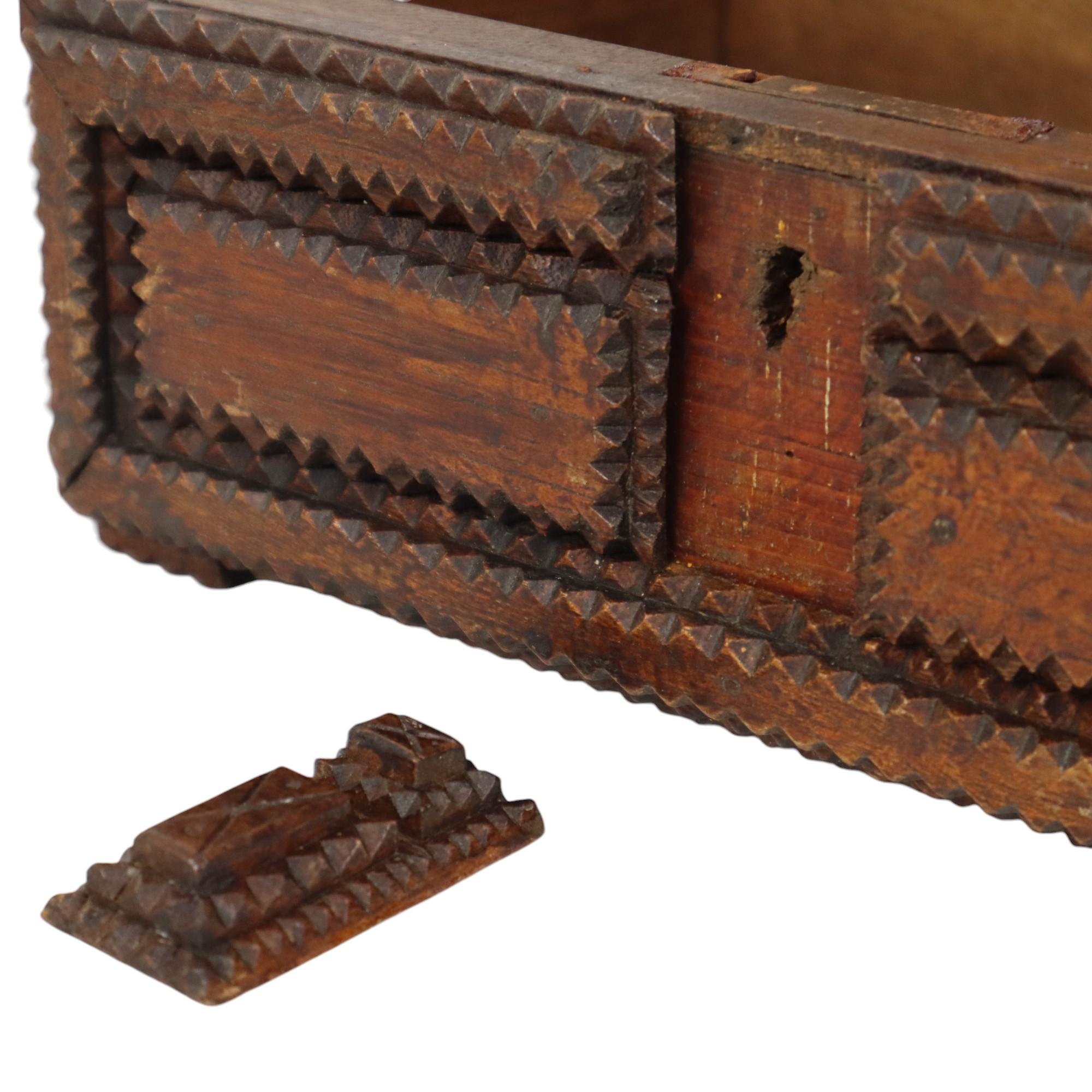 Caja antigua de madera Tramp Art Baratija Arte popular Pieza única siglo XX