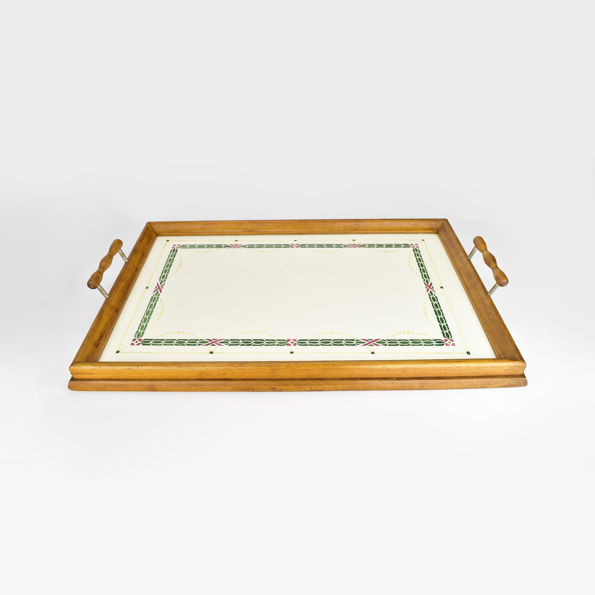 Bandeja antigua de madera con incrustaciones de azulejos de cerámica pintados a mano y asas Hecho a mano en venta