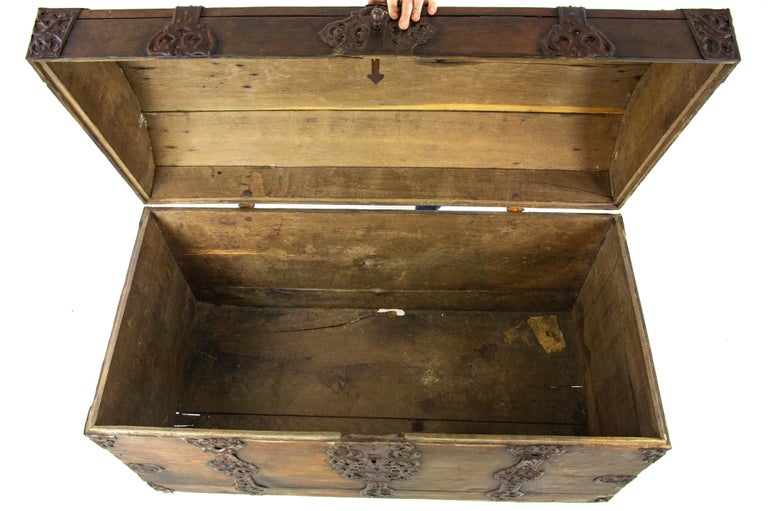 Antique Wooden Trunk, 18th Century Oak Dome Top Coffer, Germany 1780