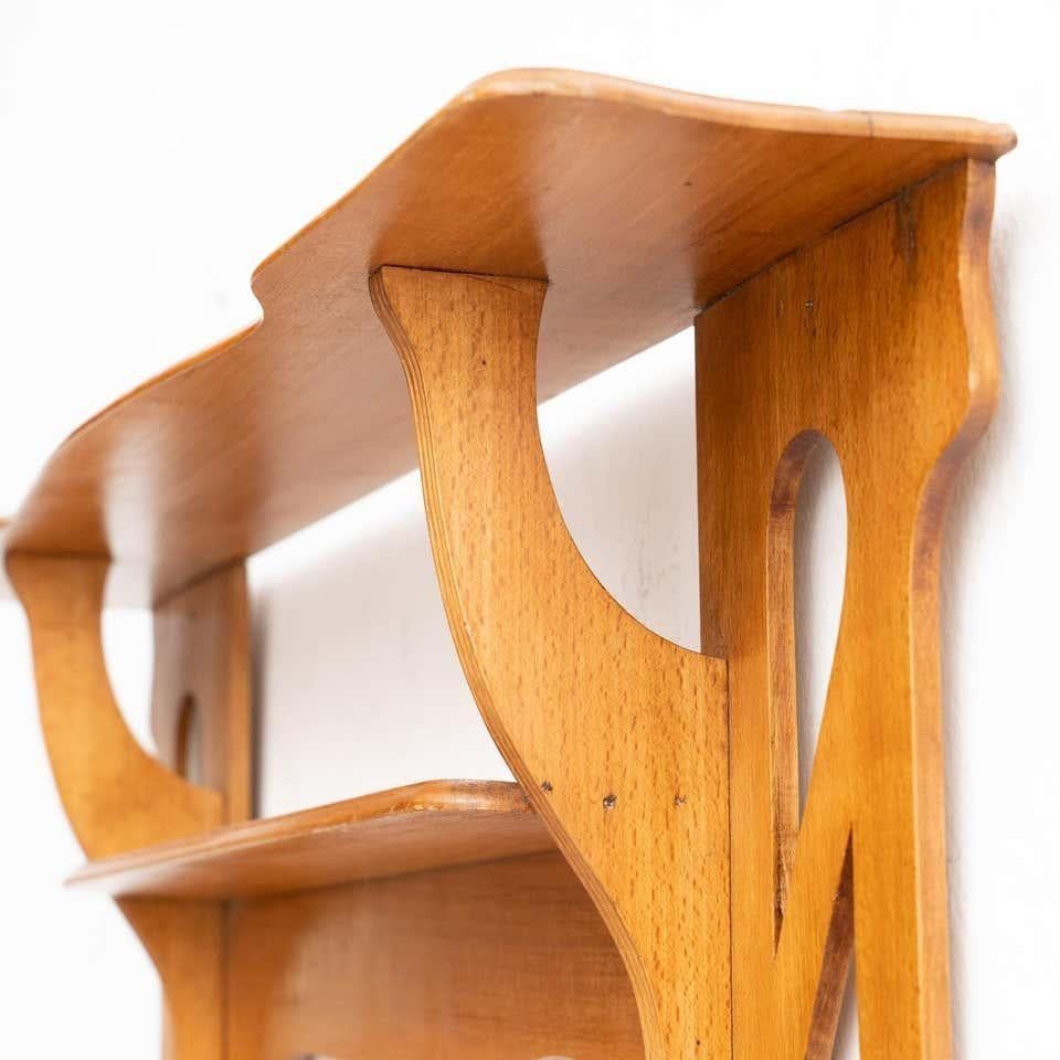 Antiguo armario de pared de madera Estantería de estilo modernista, hacia 1940 en venta 3