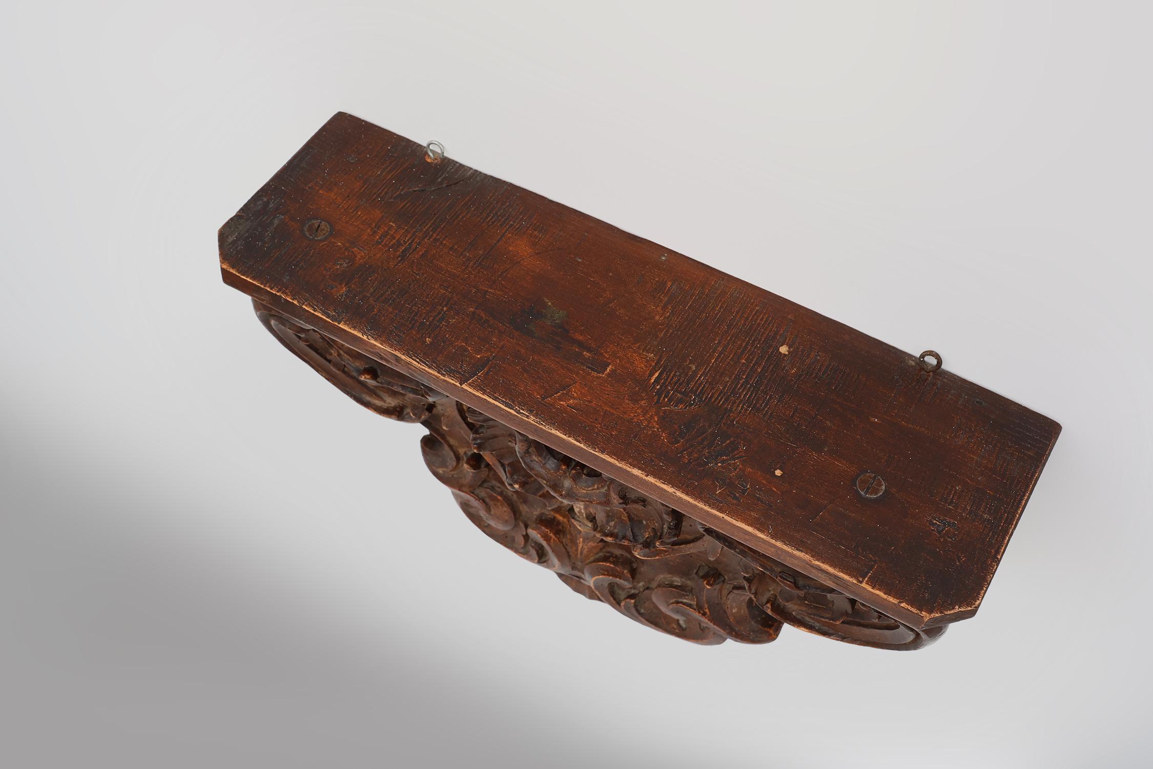 Console murale ancienne en bois sculpté, France vers 1850 1850 en vente 2