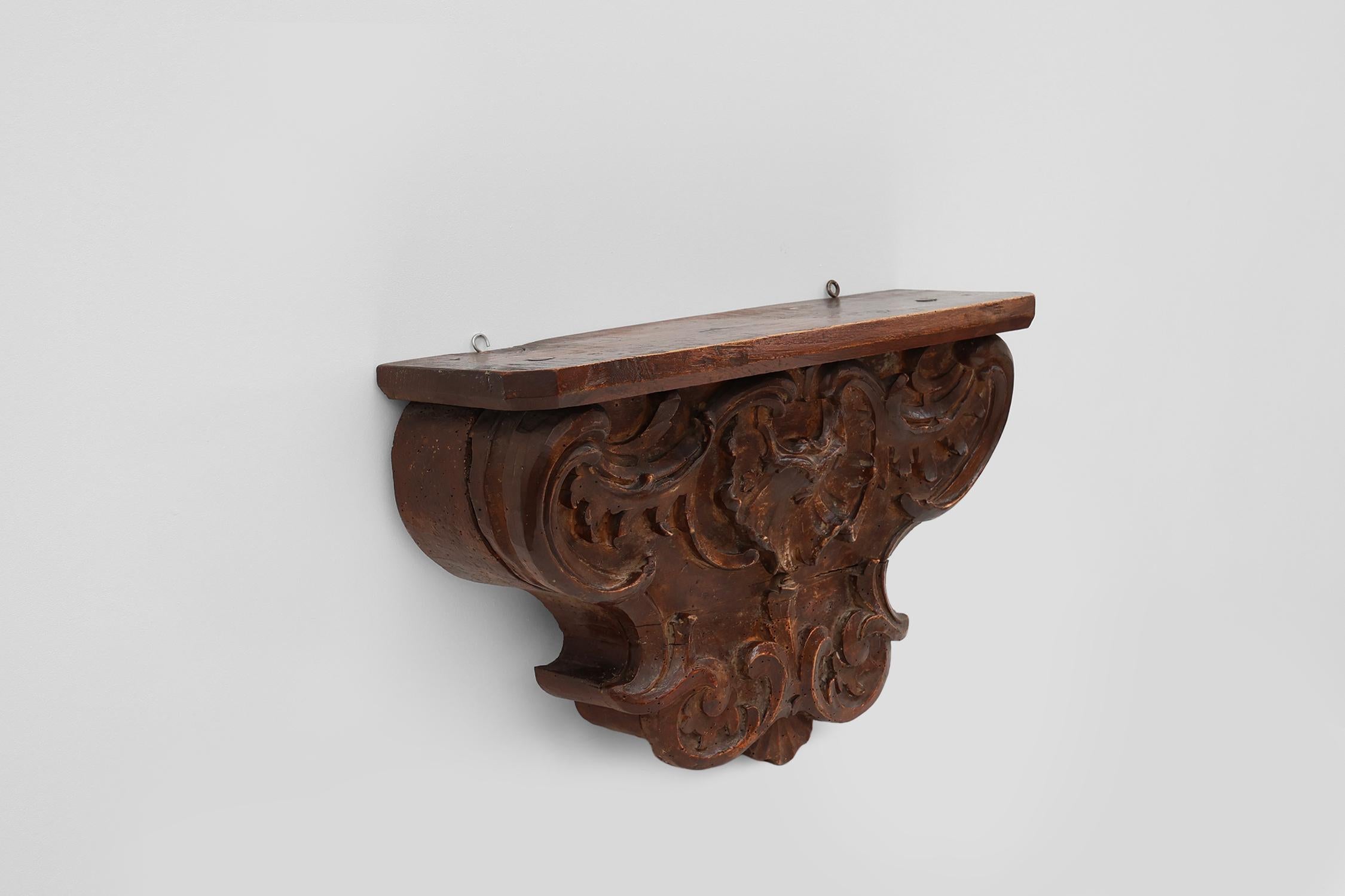Français Console murale ancienne en bois sculpté, France vers 1850 1850 en vente