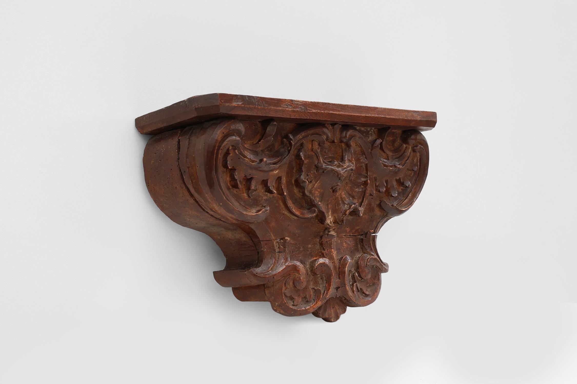 Sculpté à la main Console murale ancienne en bois sculpté, France vers 1850 1850 en vente
