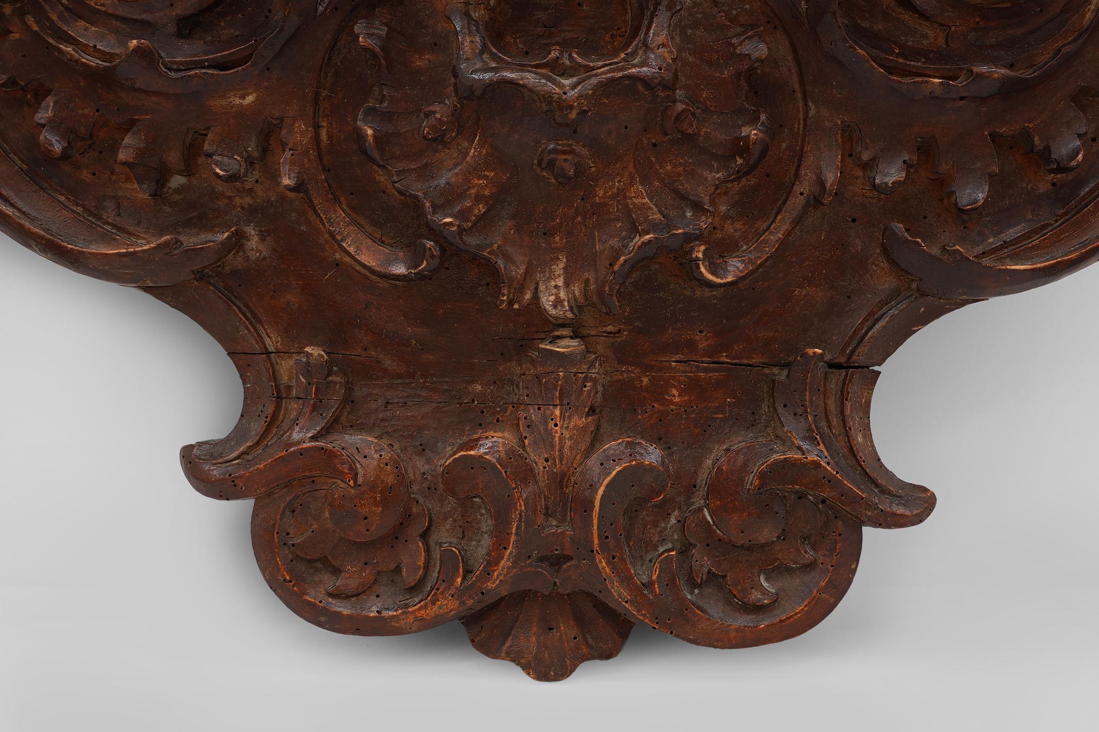 Bois Console murale ancienne en bois sculpté, France vers 1850 1850 en vente