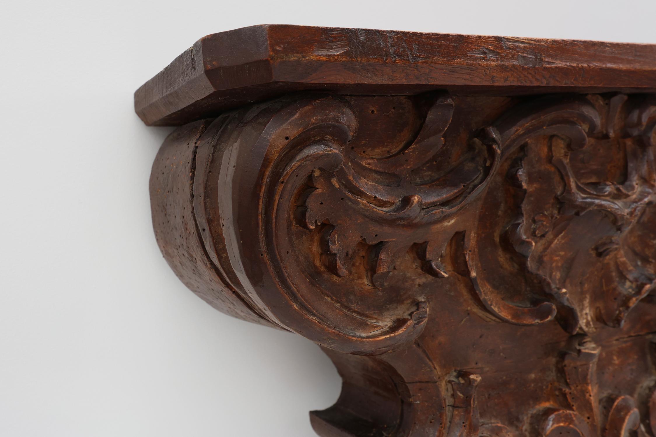 Console murale ancienne en bois sculpté, France vers 1850 1850 en vente 1