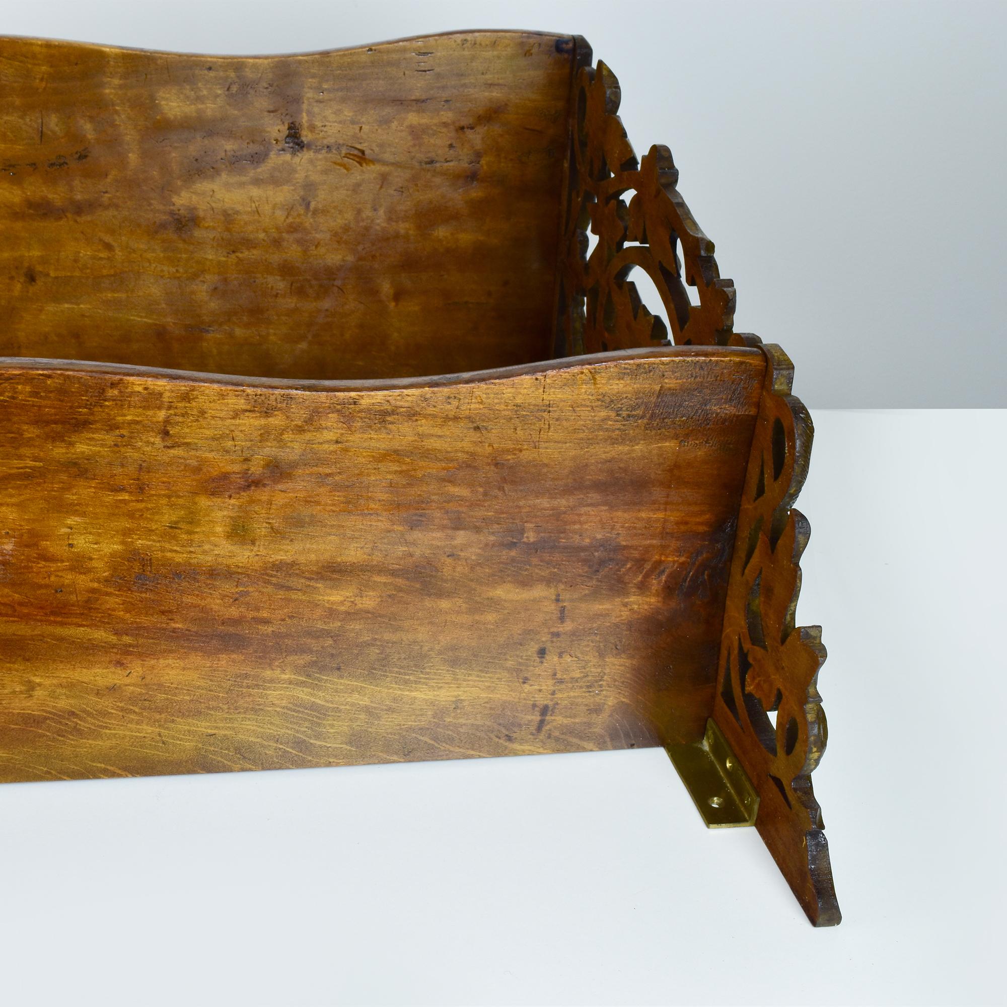 Estantería de pared de madera antigua con tallas de hojas de vid - Brienz / Black Forest en venta 10