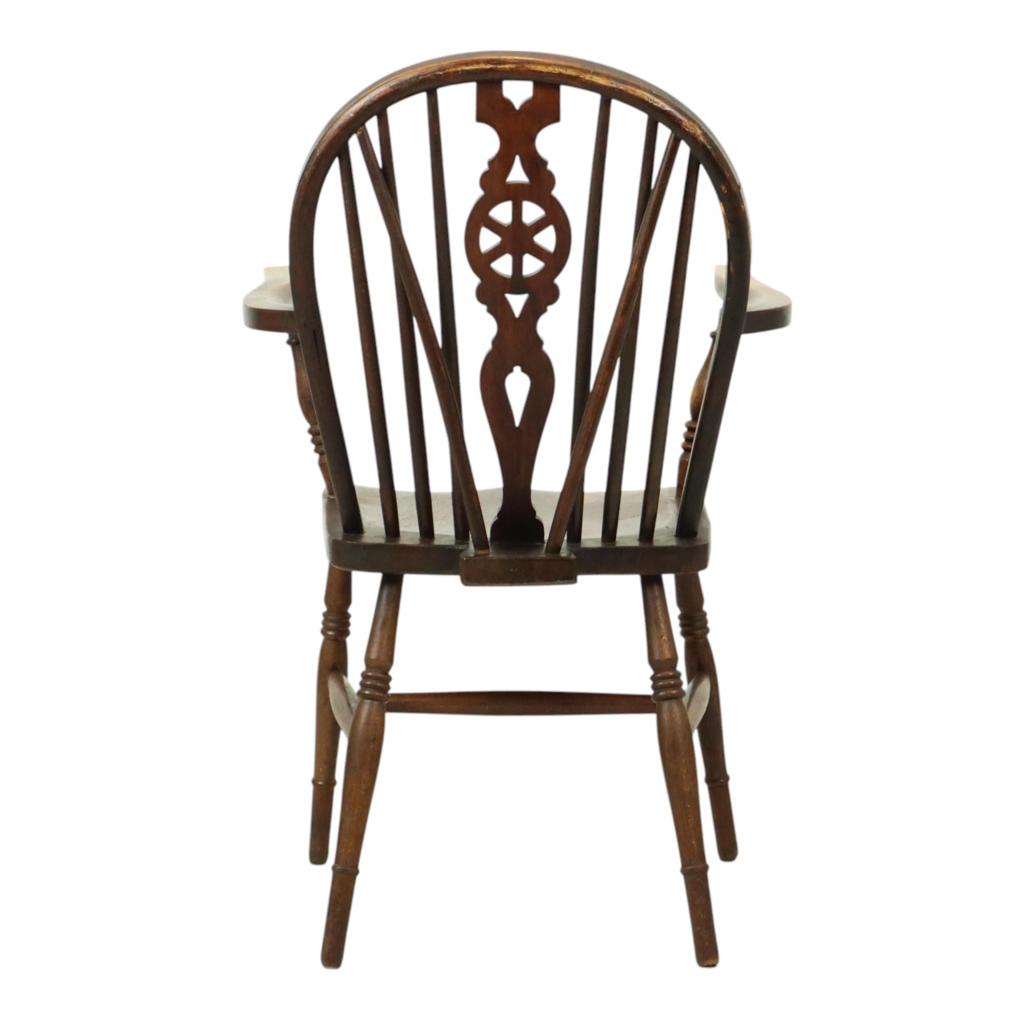 Antique Wooden Windsor Chair Beech Elm Wheel Back Chair 19th Century In Fair Condition For Sale In Poperinge, BE