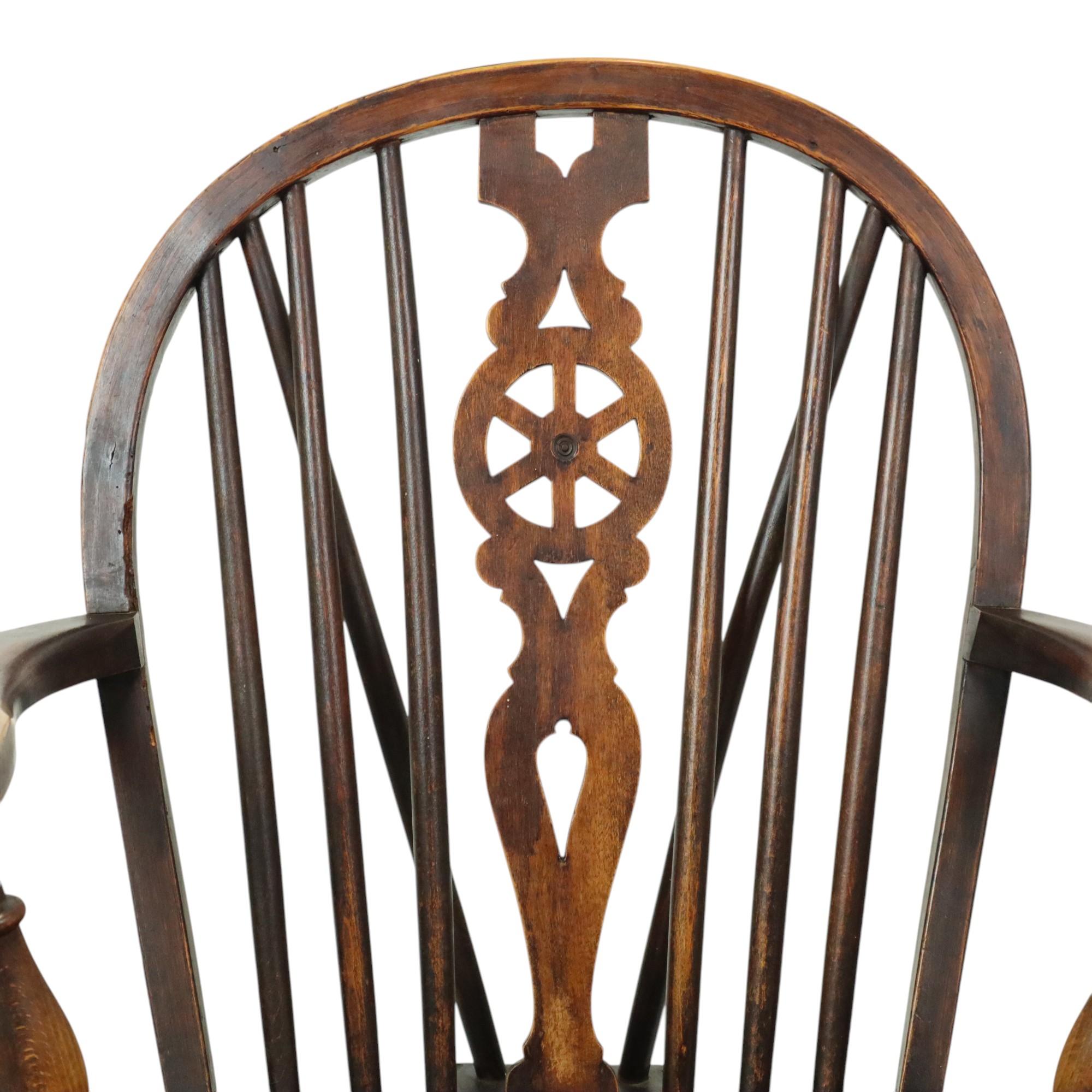 Antique Wooden Windsor Chair Beech Elm Wheel Back Chair 19th Century For Sale 4
