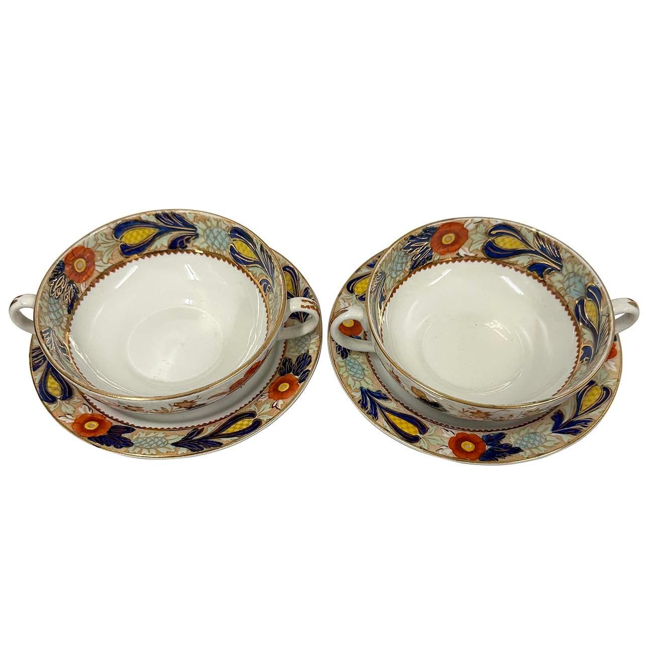 Impresionante juego de plato hondo y plato llano de porcelana de Wood & Sons Woods Ware en el diseño azul y óxido de Wincanton, hacia 1885, con sellos de Mark en la parte inferior. El motivo presenta una transferencia marrón estilo Imari con