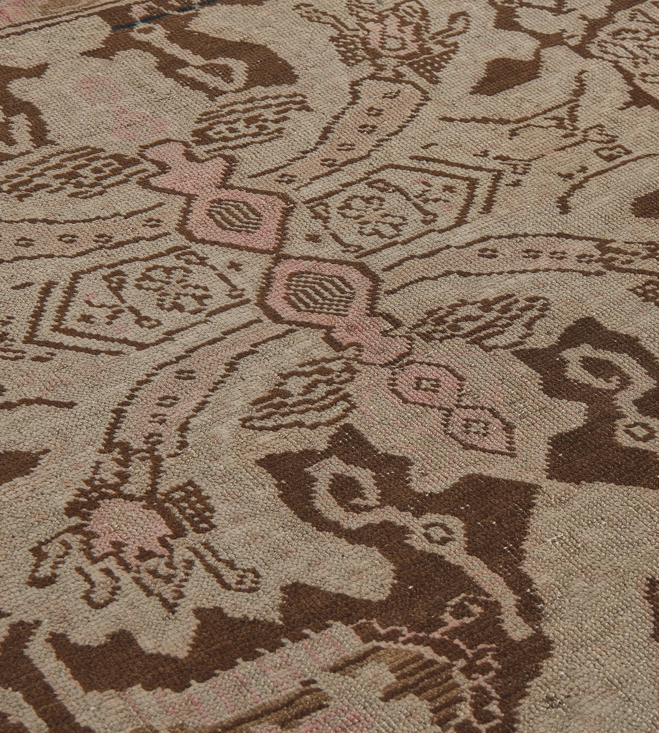 Noué à la main Chemin de table caucasien en laine ancienne marron-chocolat à motif floral traditionnel en vente