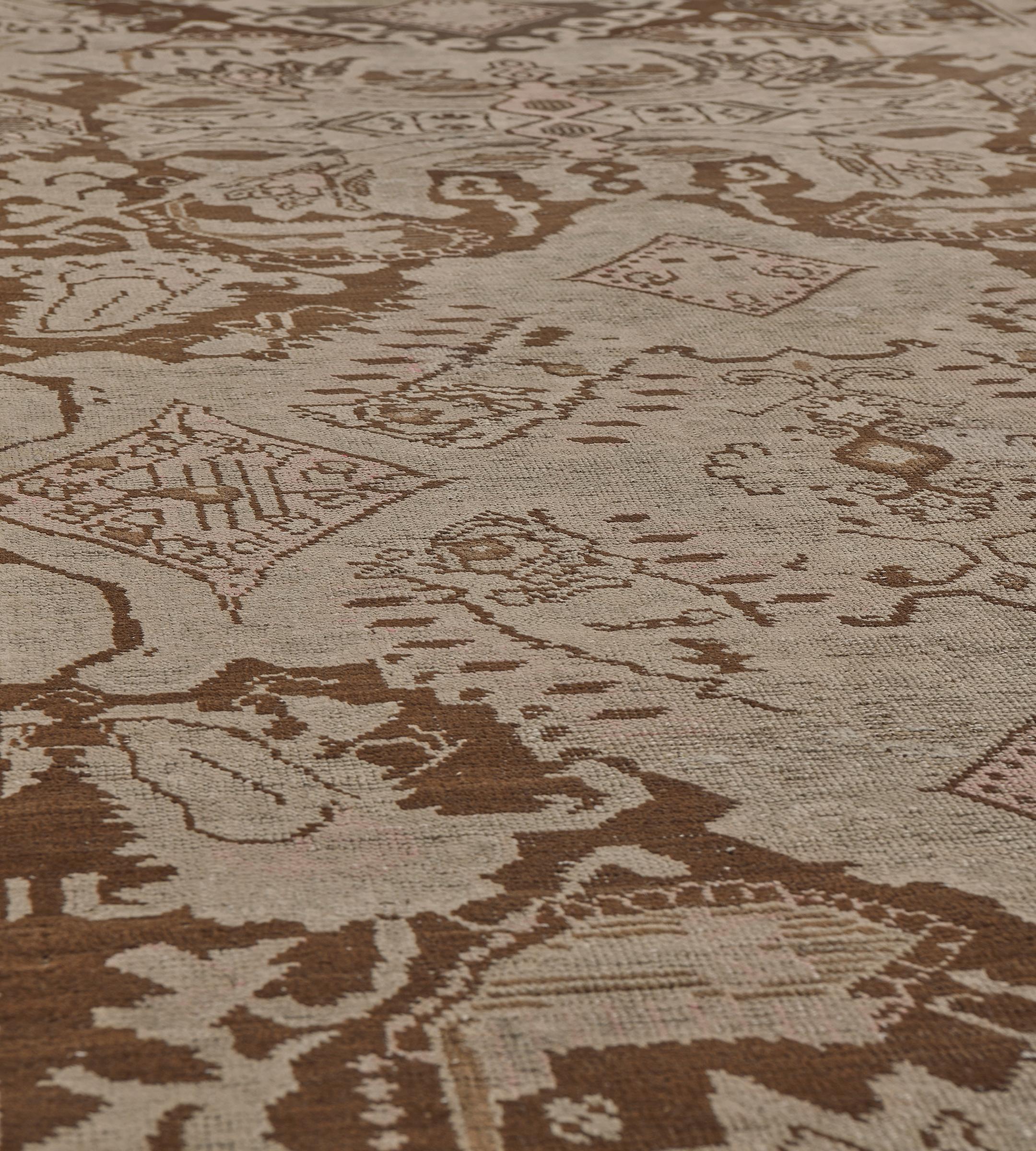 XIXe siècle Chemin de table caucasien en laine ancienne marron-chocolat à motif floral traditionnel en vente