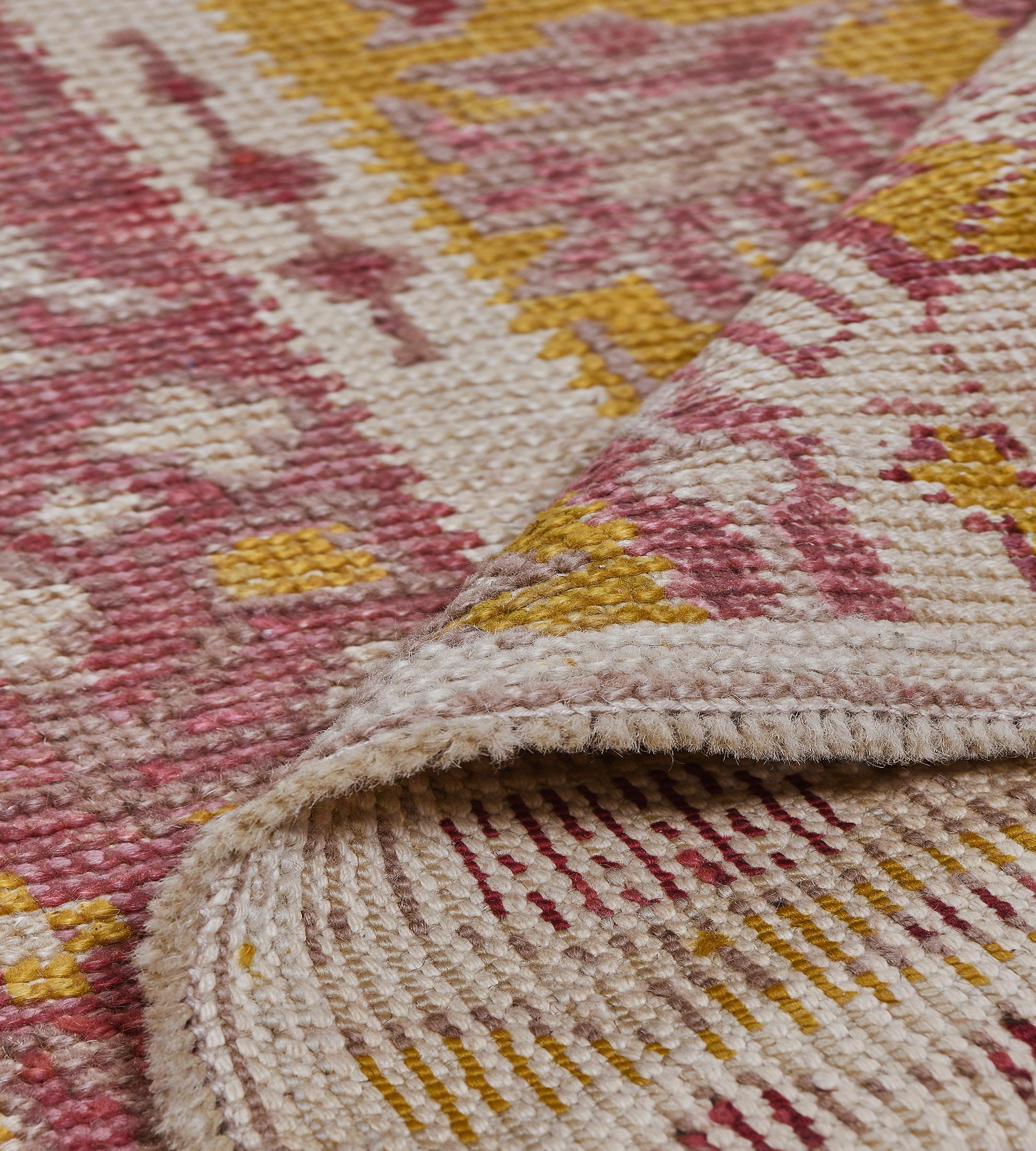 Lana Runner turco in lana antica con colonne floreali in avorio, giallo e rosso lampone in vendita