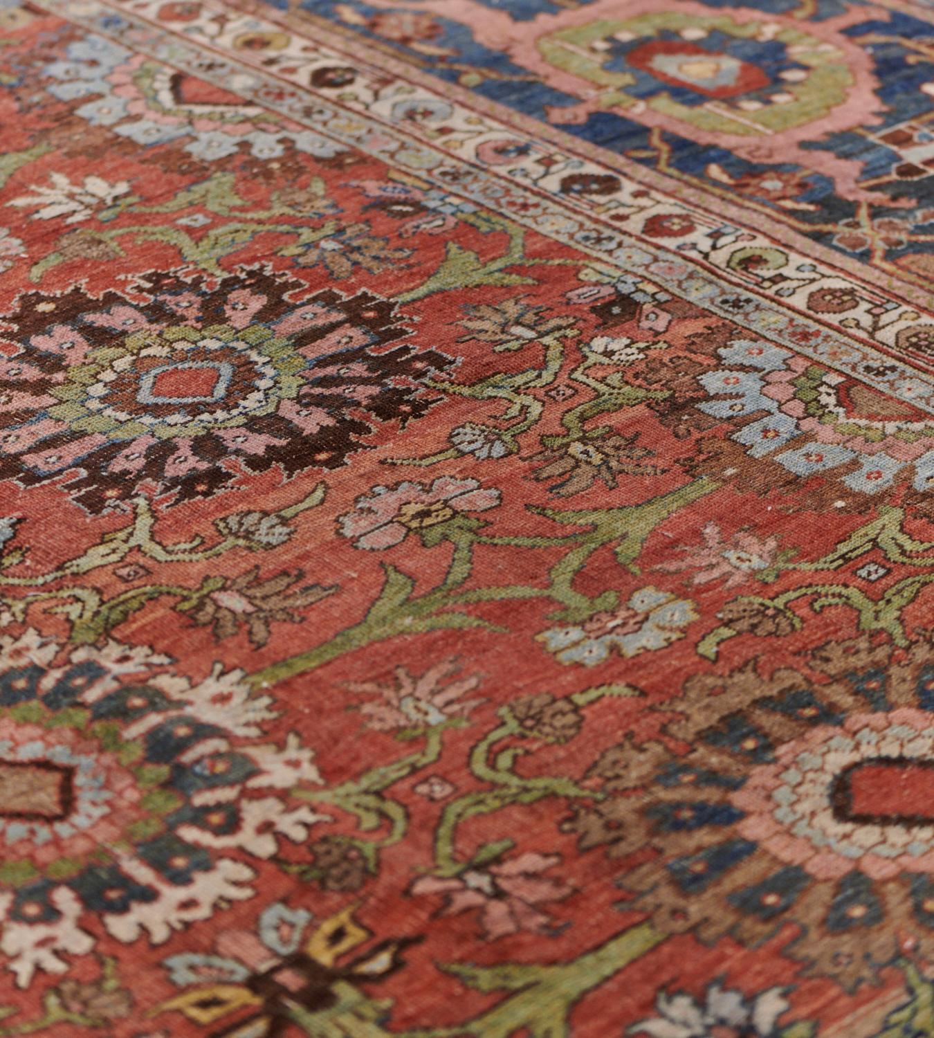 Antiker handgeknüpfter persischer Bidjar-Teppich aus Wolle in Tomatenrot mit Blumenmuster (Handgeknüpft) im Angebot