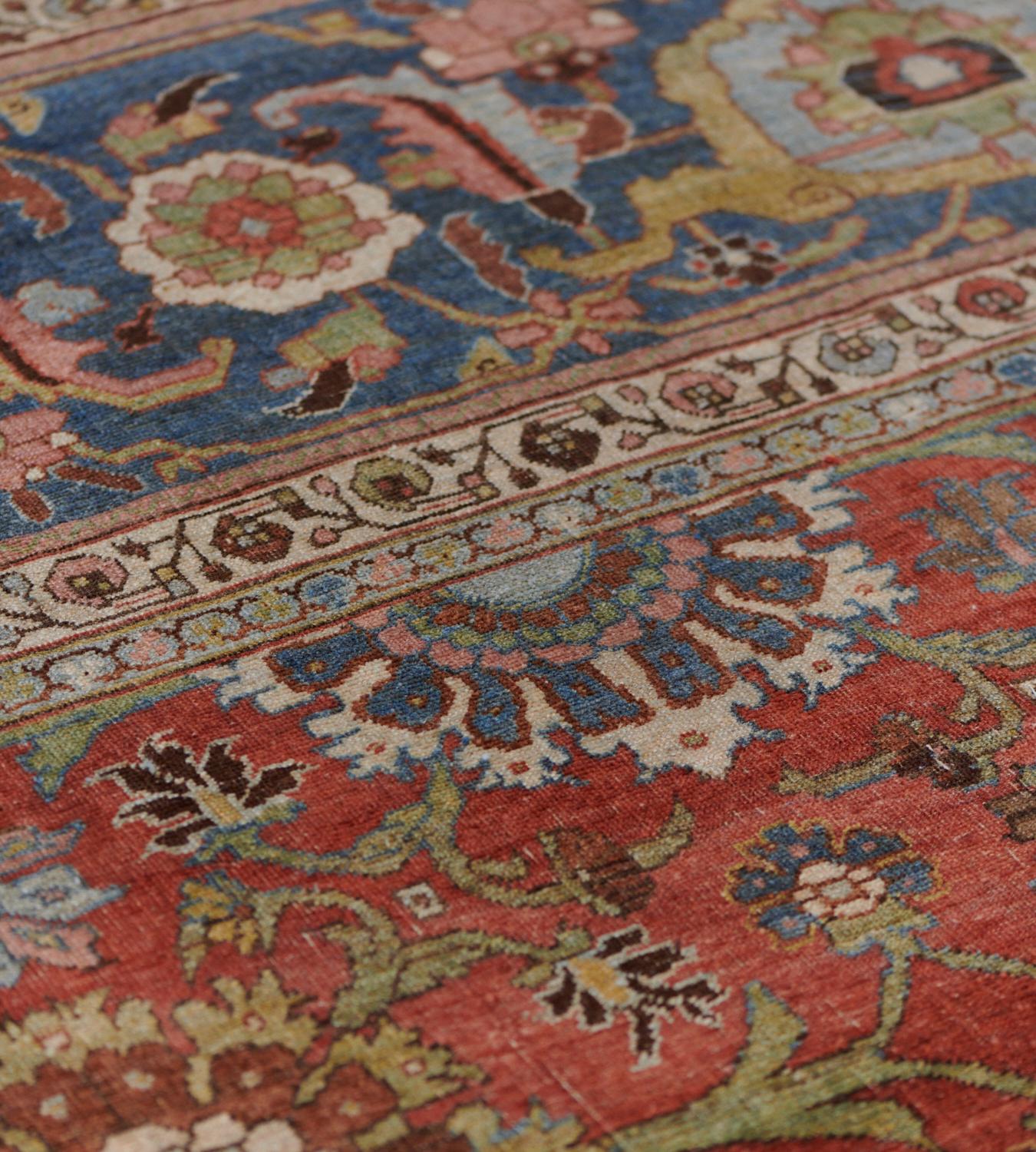 Antiker handgeknüpfter persischer Bidjar-Teppich aus Wolle in Tomatenrot mit Blumenmuster im Zustand „Gut“ im Angebot in West Hollywood, CA