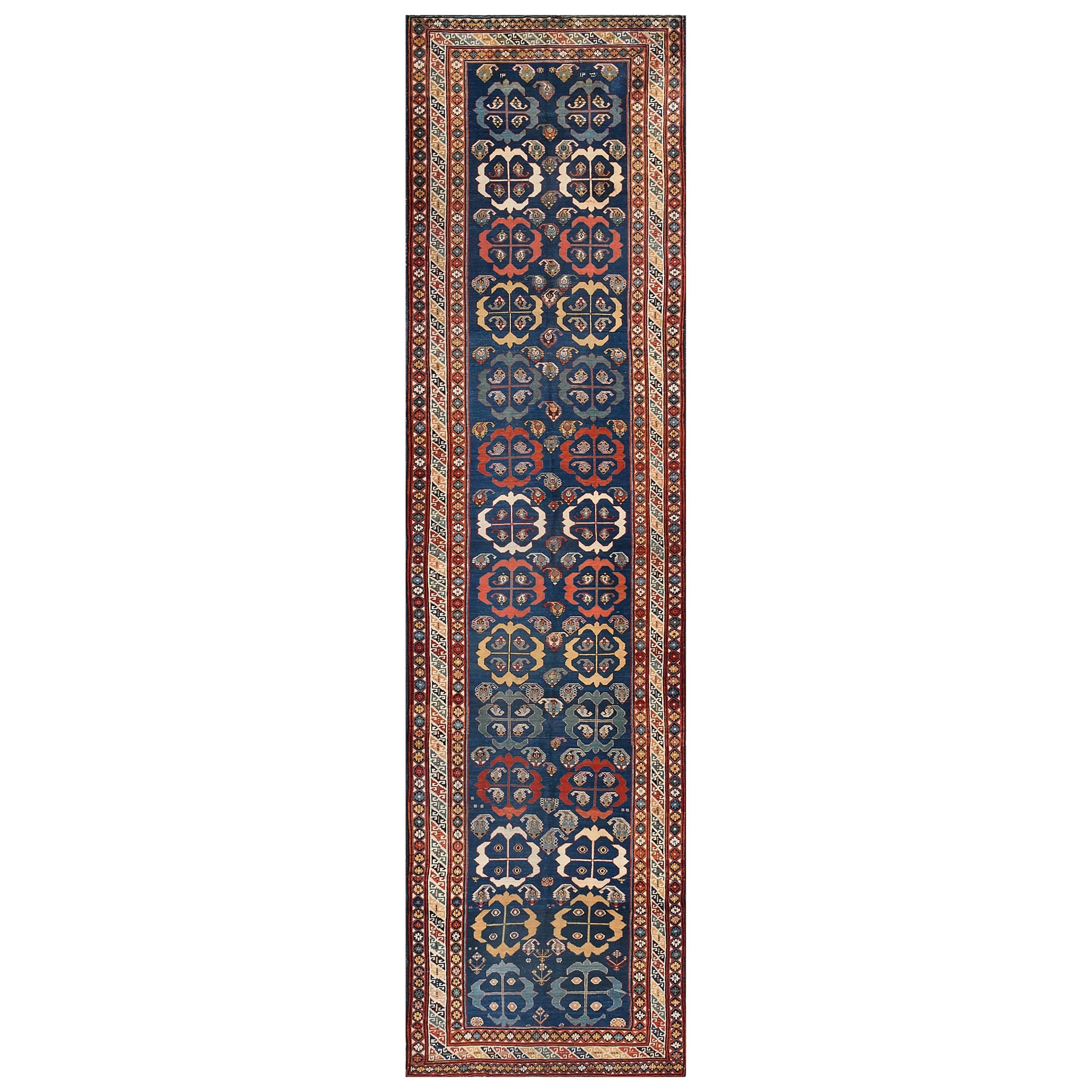 Tapis de couloir caucasien ancien tissé à la main vers 1880, bleu marine et bleu à fleurs en vente