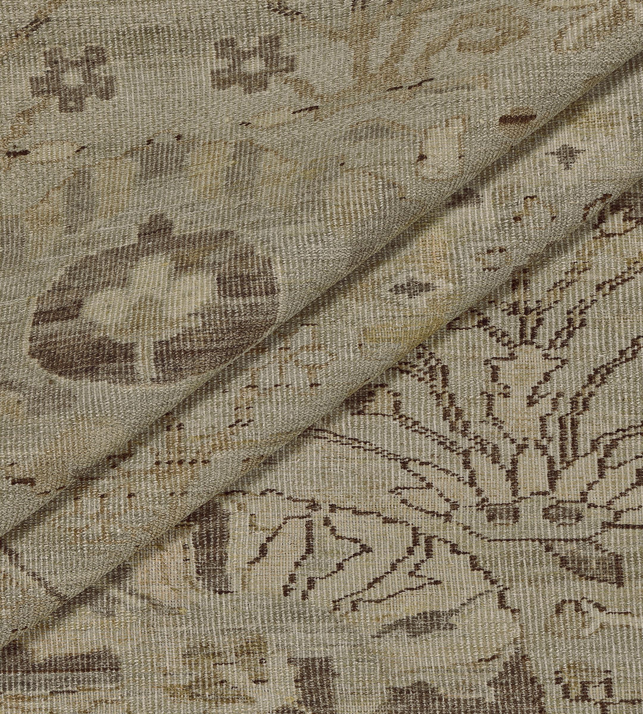 Tapis indien antique en laine tissé à la main à motifs floraux Agra en vente 3