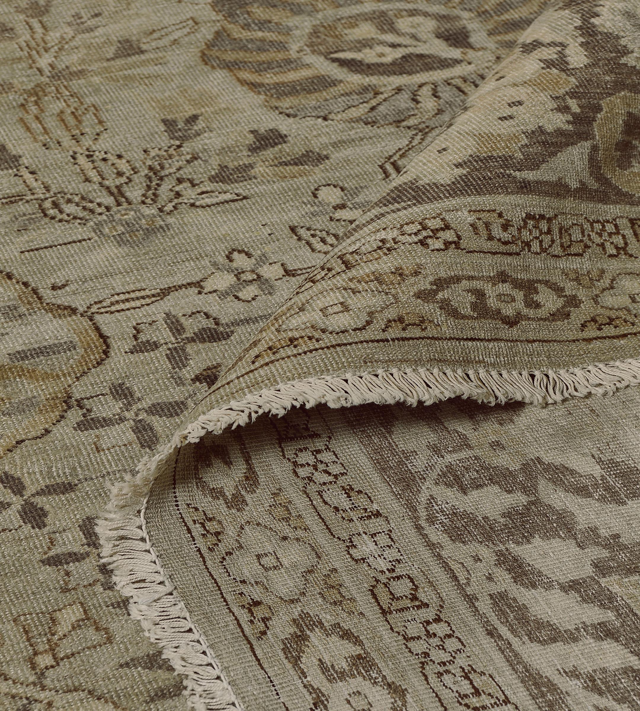 Tapis indien antique en laine tissé à la main à motifs floraux Agra en vente 4