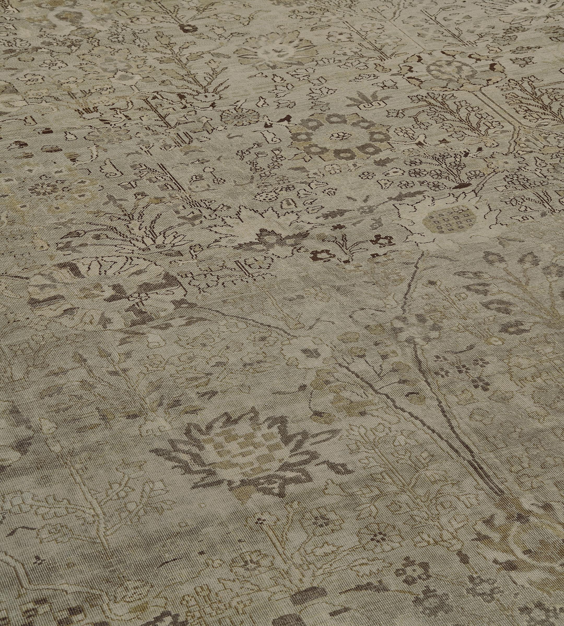 Indien Tapis indien antique en laine tissé à la main à motifs floraux Agra en vente