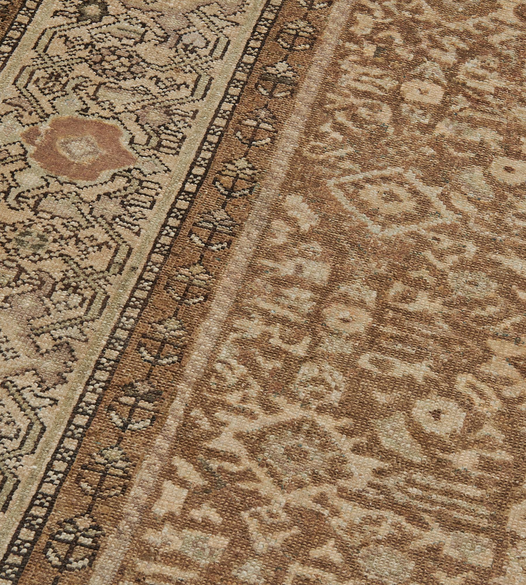 Antiker handgewebter persischer Malayer-Teppich aus Wolle im Zustand „Gut“ im Angebot in West Hollywood, CA