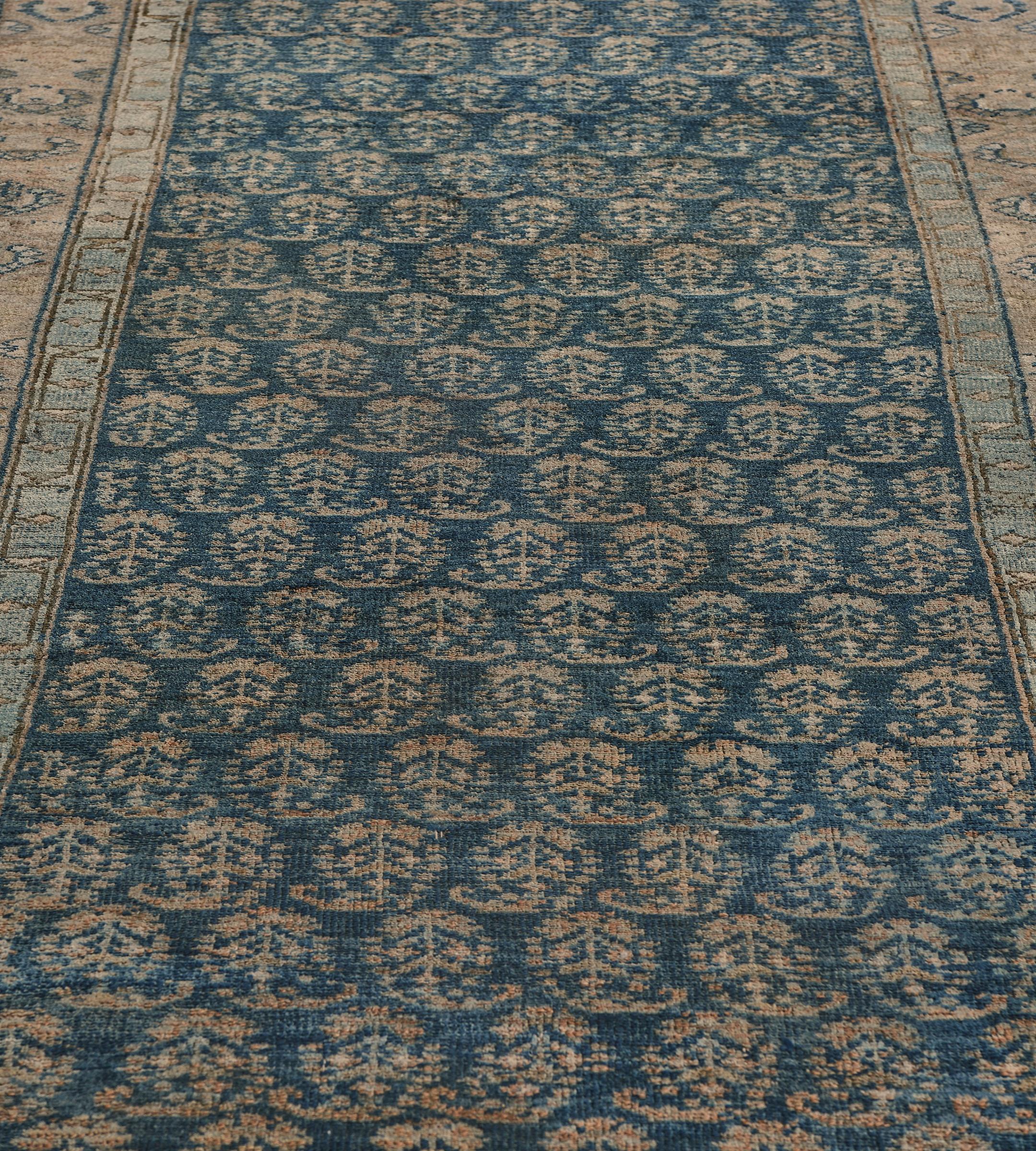 XX secolo Runner serab persiano antico in lana indaco-blu Boteh floreale in vendita