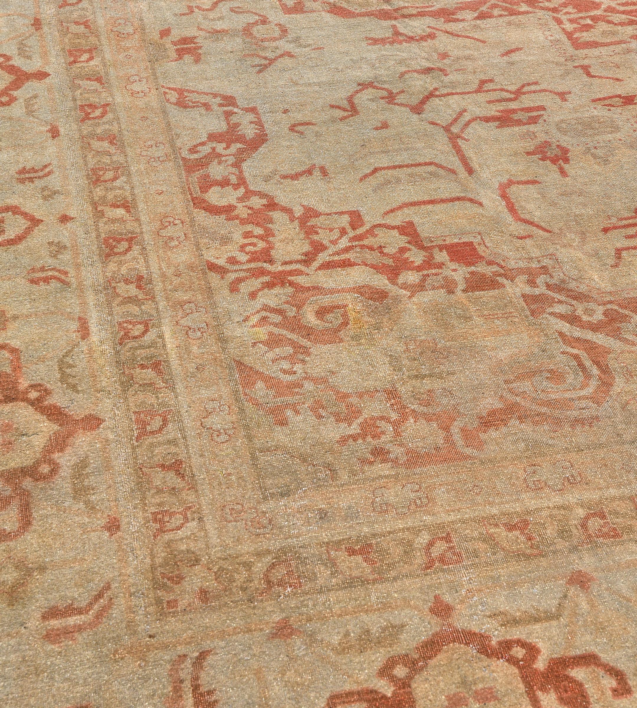20ième siècle Tapis indien Agra en laine ancienne, ivoire, rouge tendre et fleuri en vente