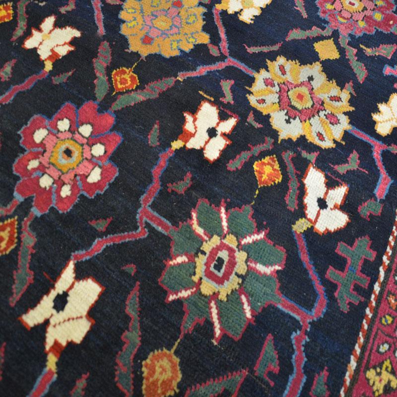 Antique Wool Karabagh Rug. Caucasian Design circa 1830. 3.30 x 2.20 m. In Excellent Condition For Sale In MADRID, ES