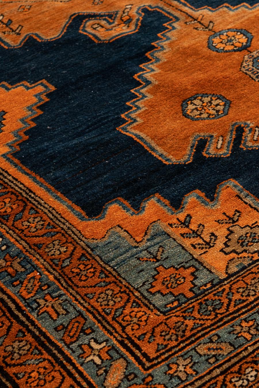 Camino de Mesa Antiguo de Lana Malayer en Añil Profundo y Ámbar, Principios del Siglo XX en Bueno estado para la venta en Barueri, SP, BR