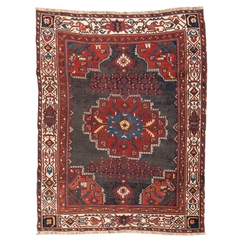 Antiker antiker Teppich im klassischen Wolldesign. 1,70 x 1,25 m