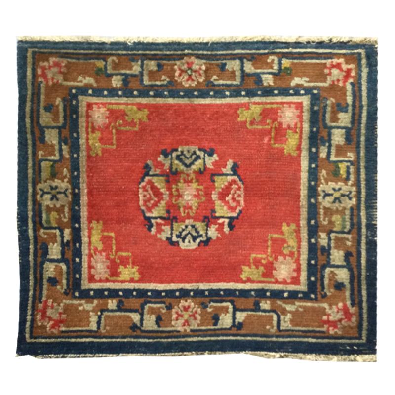 Antique Wool Rug. Tibetan Design. 0.62 x 0.69 m. In Excellent Condition In MADRID, ES