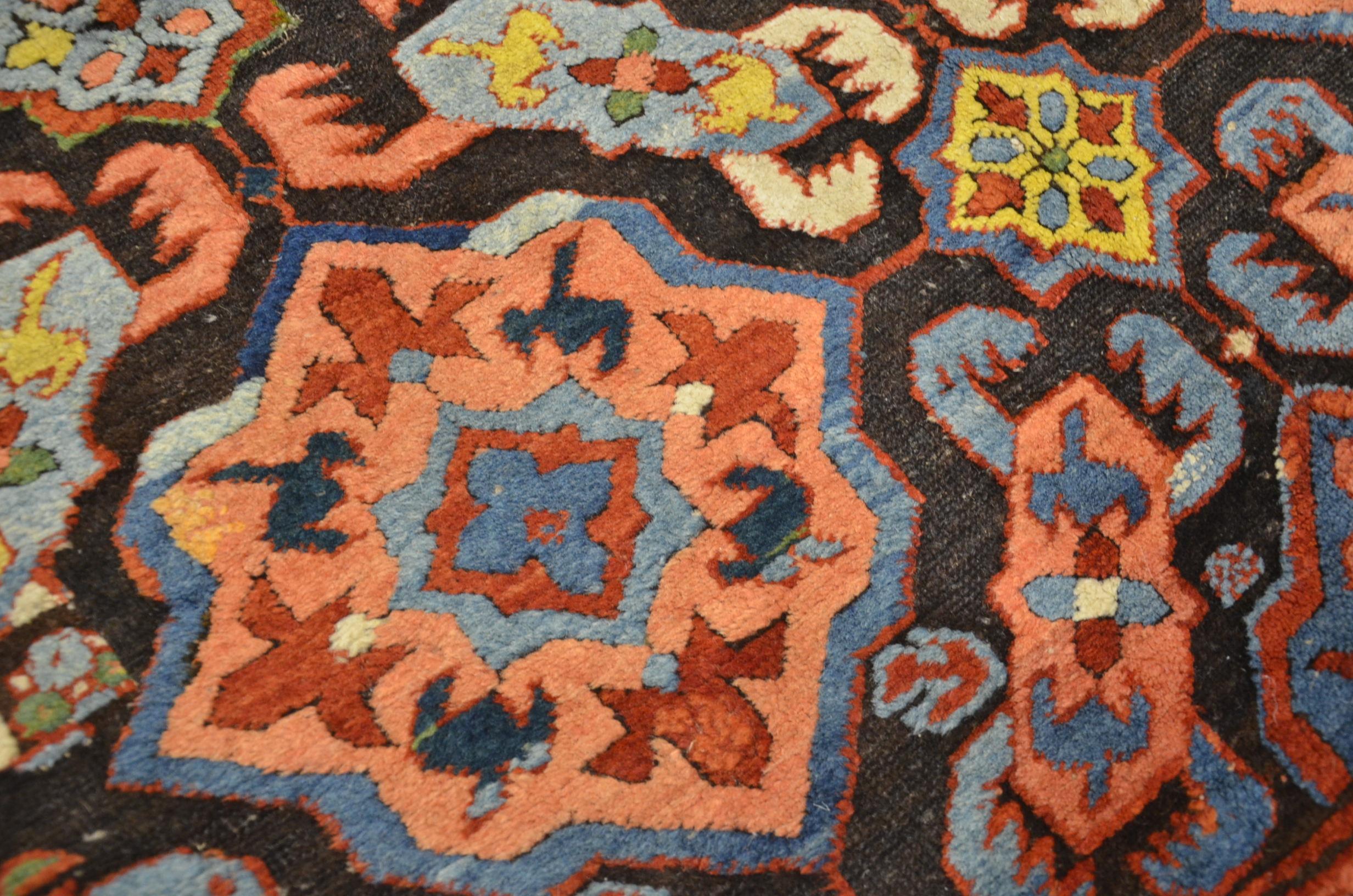 Antiker Seykur-Teppich aus Wolle. Kaukasisches Design um 1920. 2,05 x 1,20 m. im Zustand „Hervorragend“ im Angebot in MADRID, ES