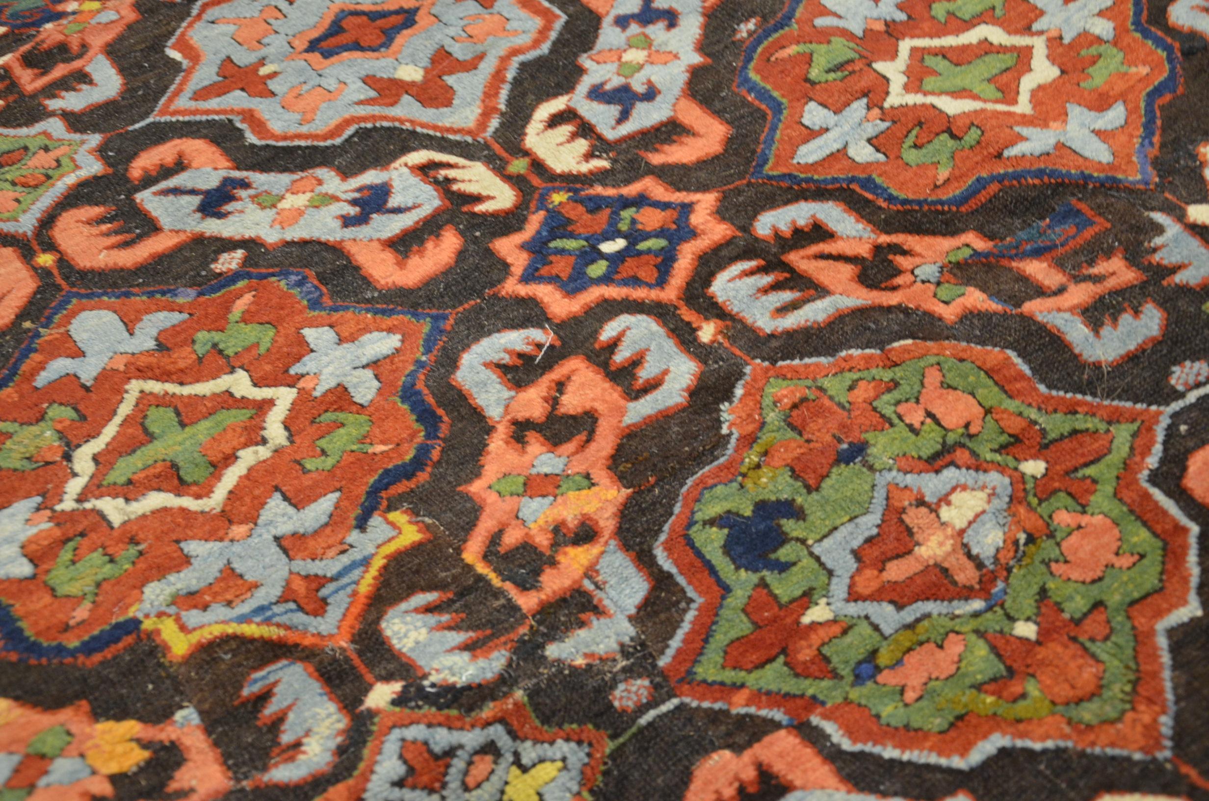 Antiker Seykur-Teppich aus Wolle. Kaukasisches Design um 1920. 2,05 x 1,20 m. (Frühes 20. Jahrhundert) im Angebot