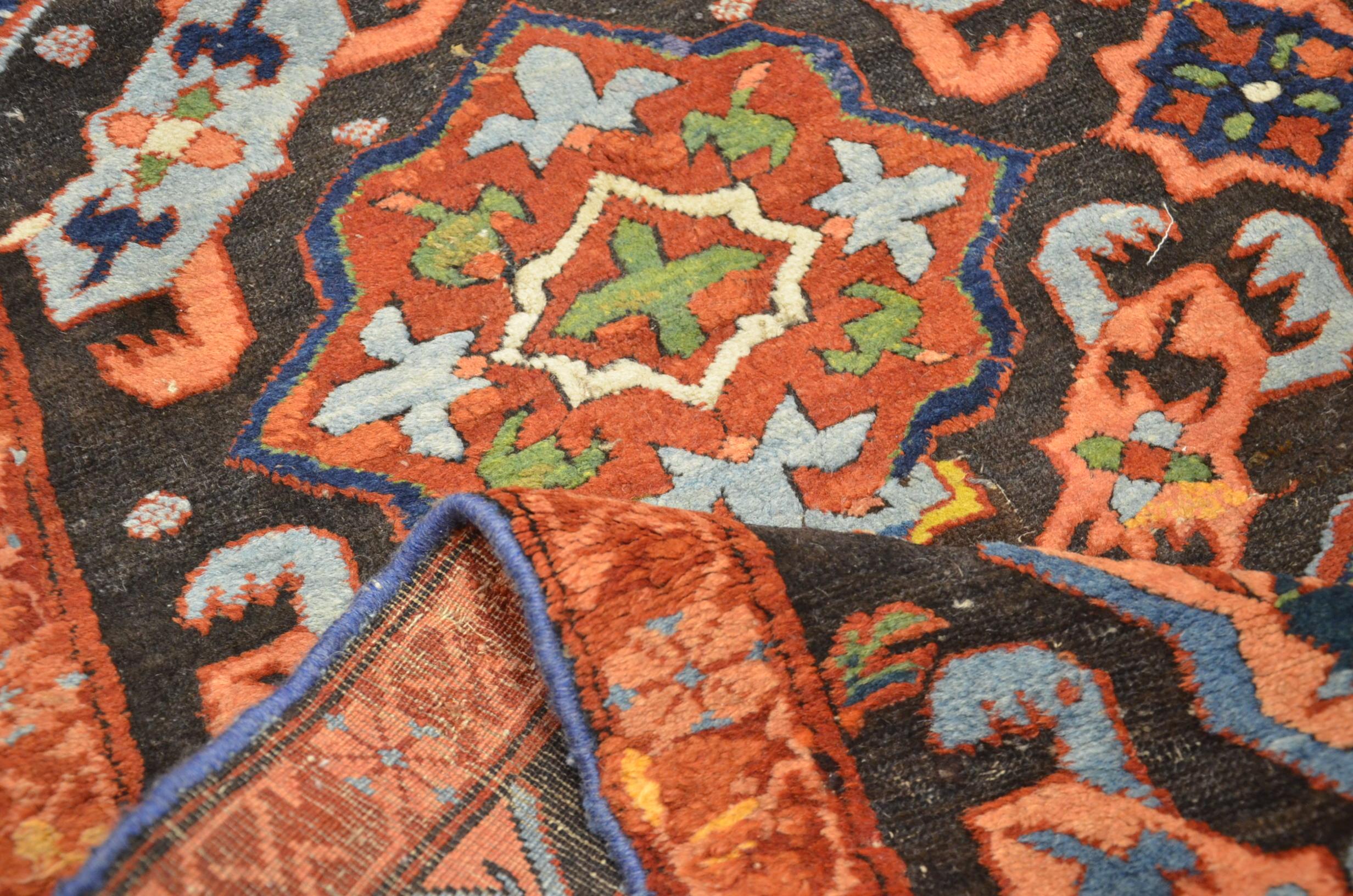 Antiker Seykur-Teppich aus Wolle. Kaukasisches Design um 1920. 2,05 x 1,20 m. im Angebot 1