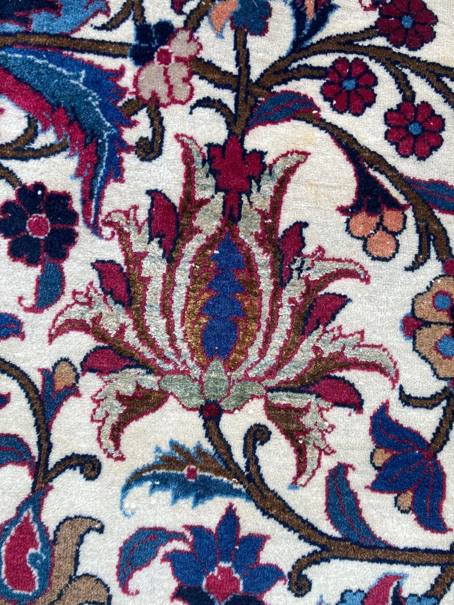 Antiker Isfahan-Teppich aus Wolle und Seide 3,43 m x 2,33 m im Angebot 9