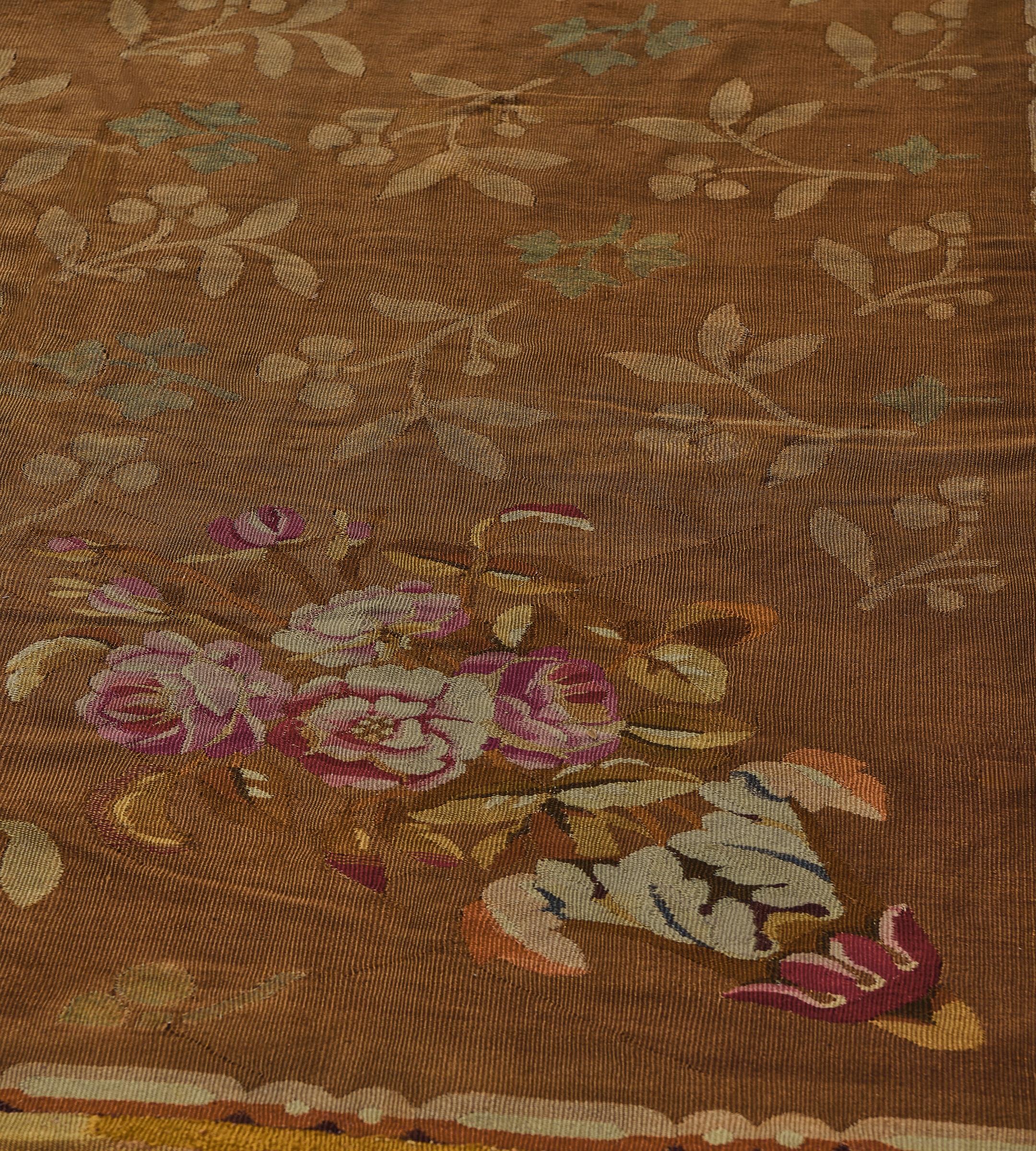 Lana Tappeto Aubusson francese antico in lana marrone tabacco con motivi floreali in vendita