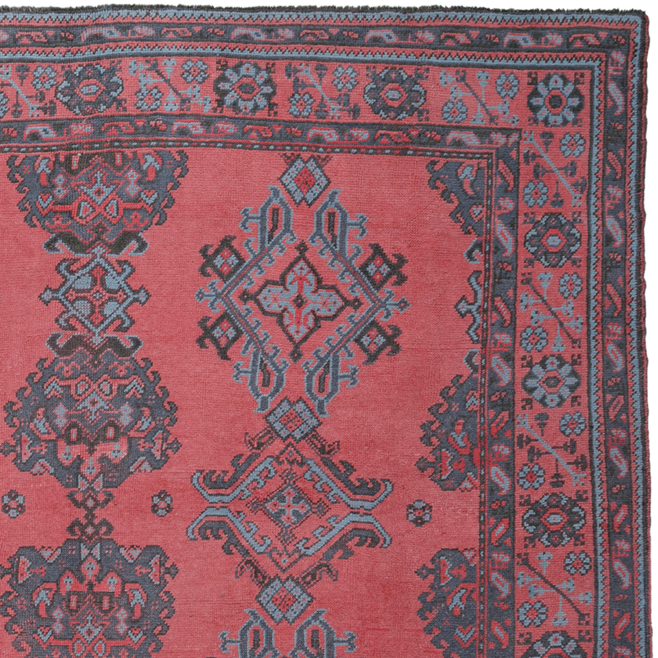 Antique Wool Ushak Carpet In Good Condition For Sale In Sultanahmet, 34