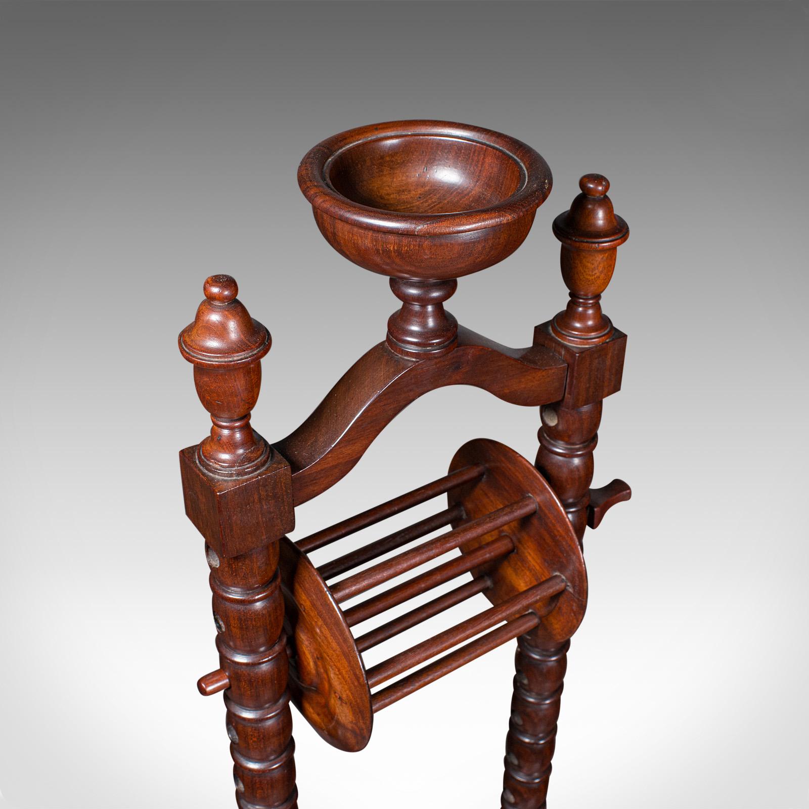 XIXe siècle Stand antique pour bobine de laine, anglais, noyer, martinet réglable, victorien en vente