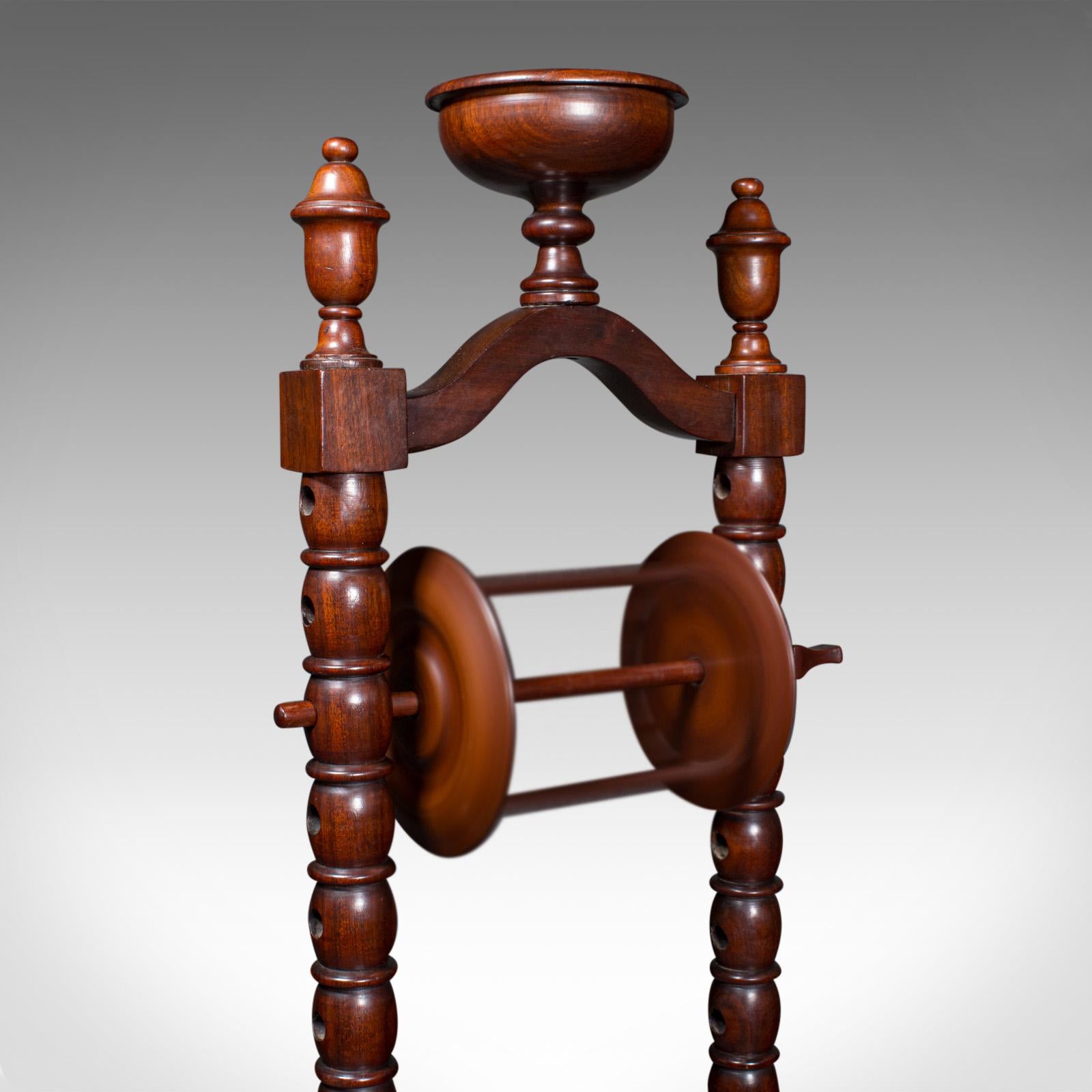 Noyer Stand antique pour bobine de laine, anglais, noyer, martinet réglable, victorien en vente