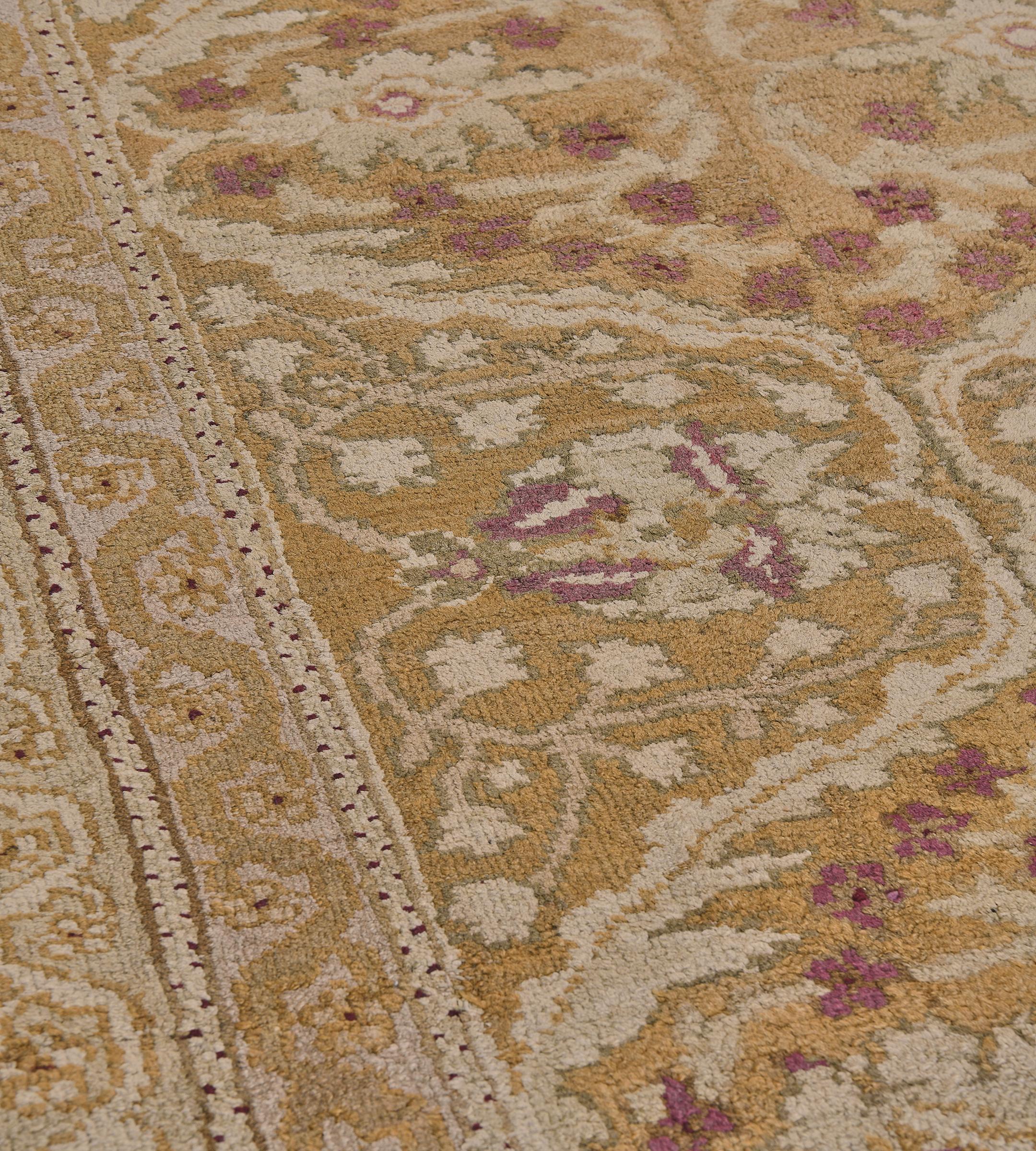 Noué à la main Tapis de couloir indien Agra floral ancien en laine jaune tissé à la main en vente