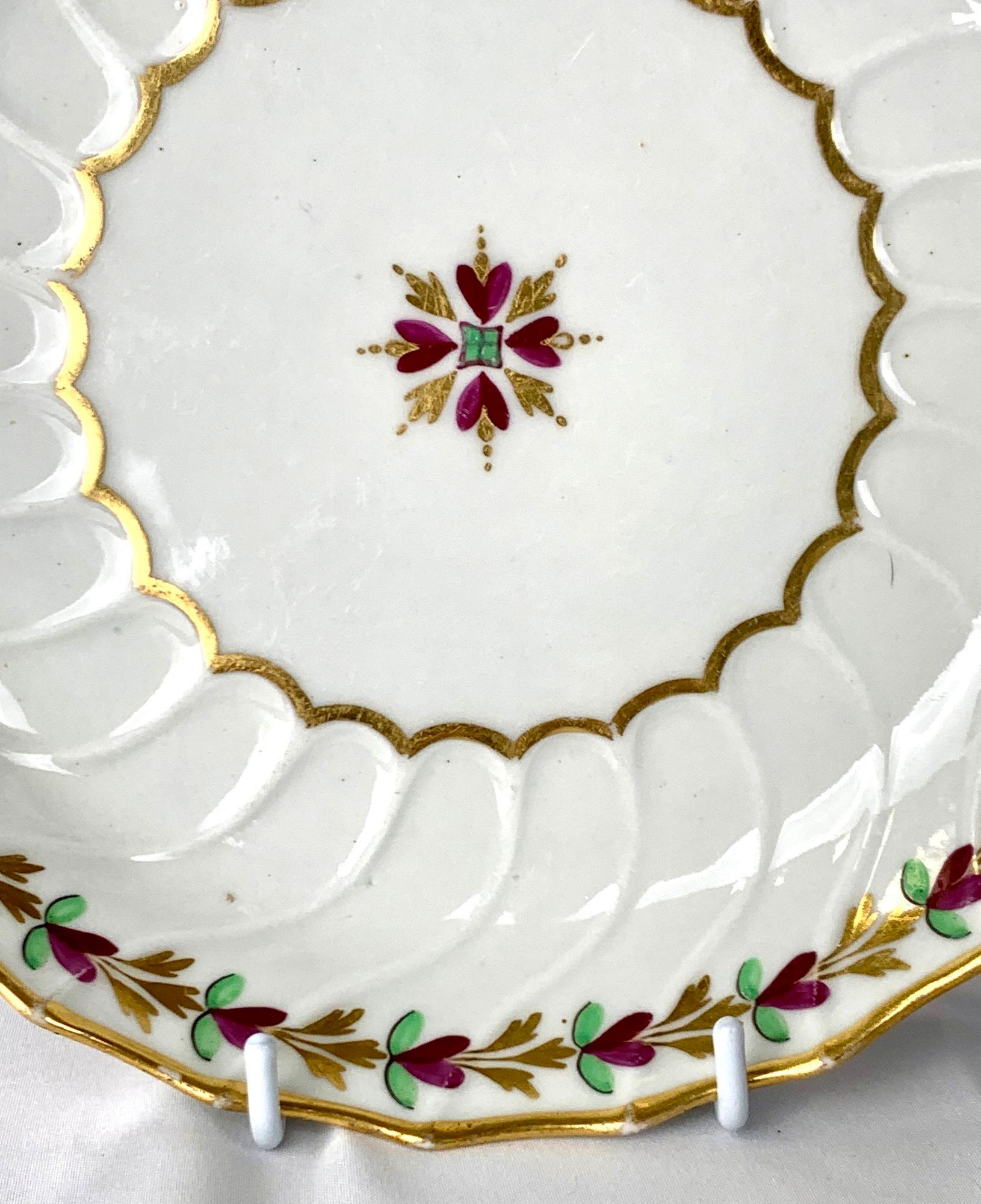 Dipinto a mano Antico piatto di porcellana Worcester Inghilterra Circa 1790 in vendita