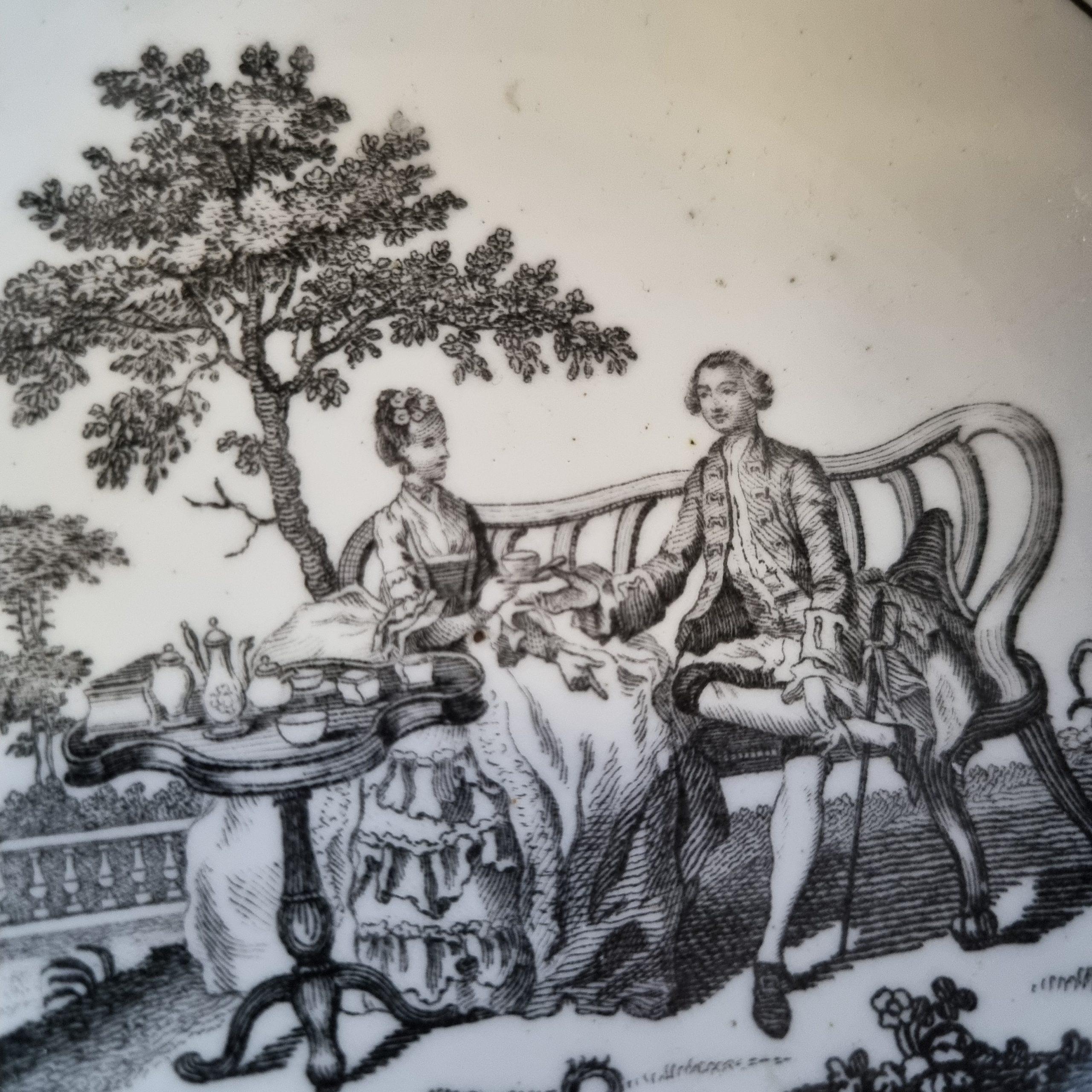 Antique Worchester Porcelain Dish Robert Hancock Print English, ca 1770 In Good Condition For Sale In Amsterdam, Noord Holland