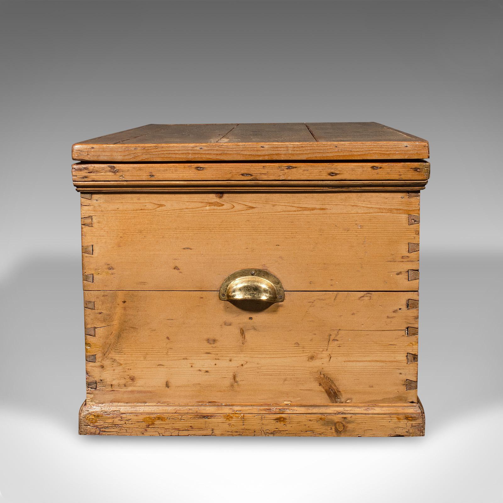 Antique Work Chest, English, Pine, Tool Trunk, Candlebox, Victorian, Circa 1900 In Good Condition For Sale In Hele, Devon, GB