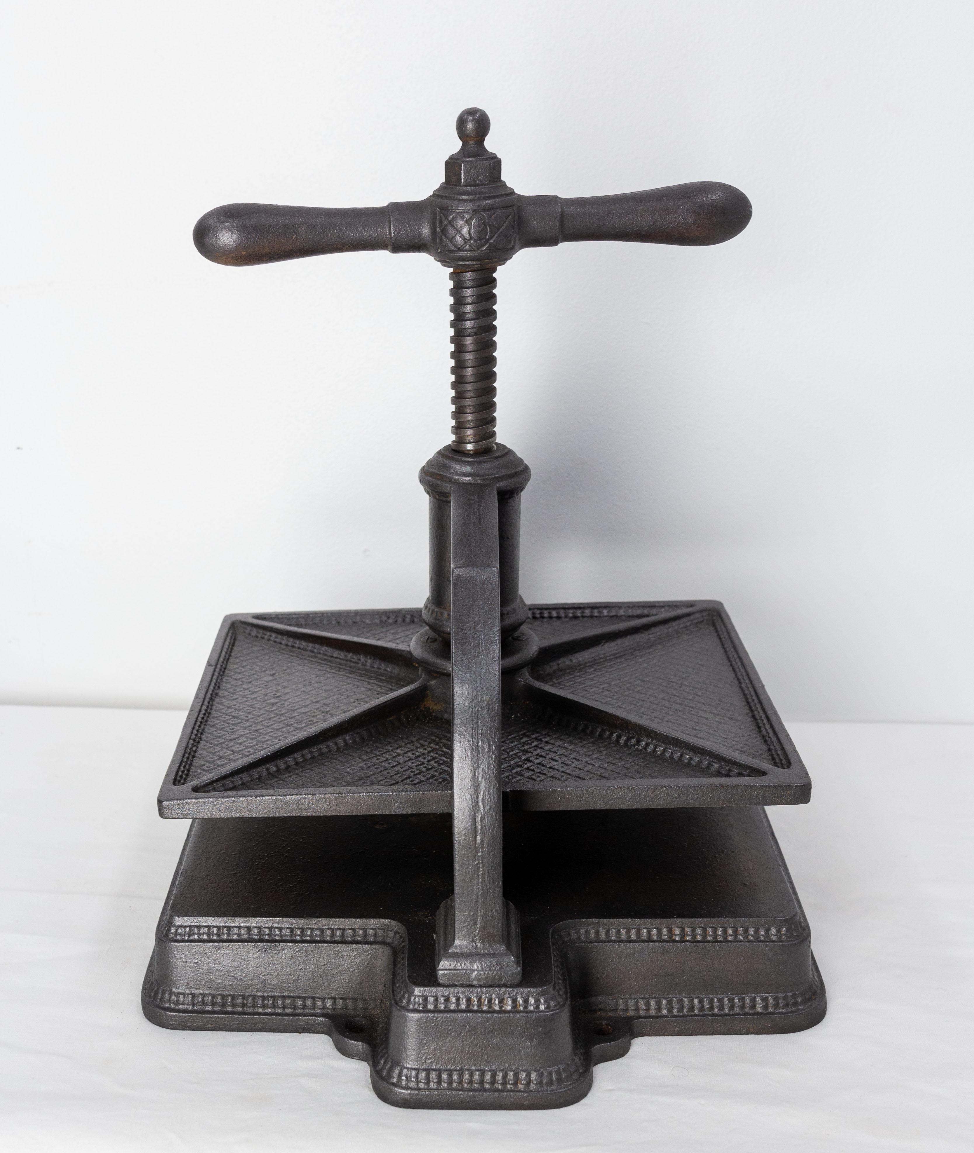 Antique Workshop Book Press Wrought Iron, France, circa 1850 In Good Condition For Sale In Labrit, Landes