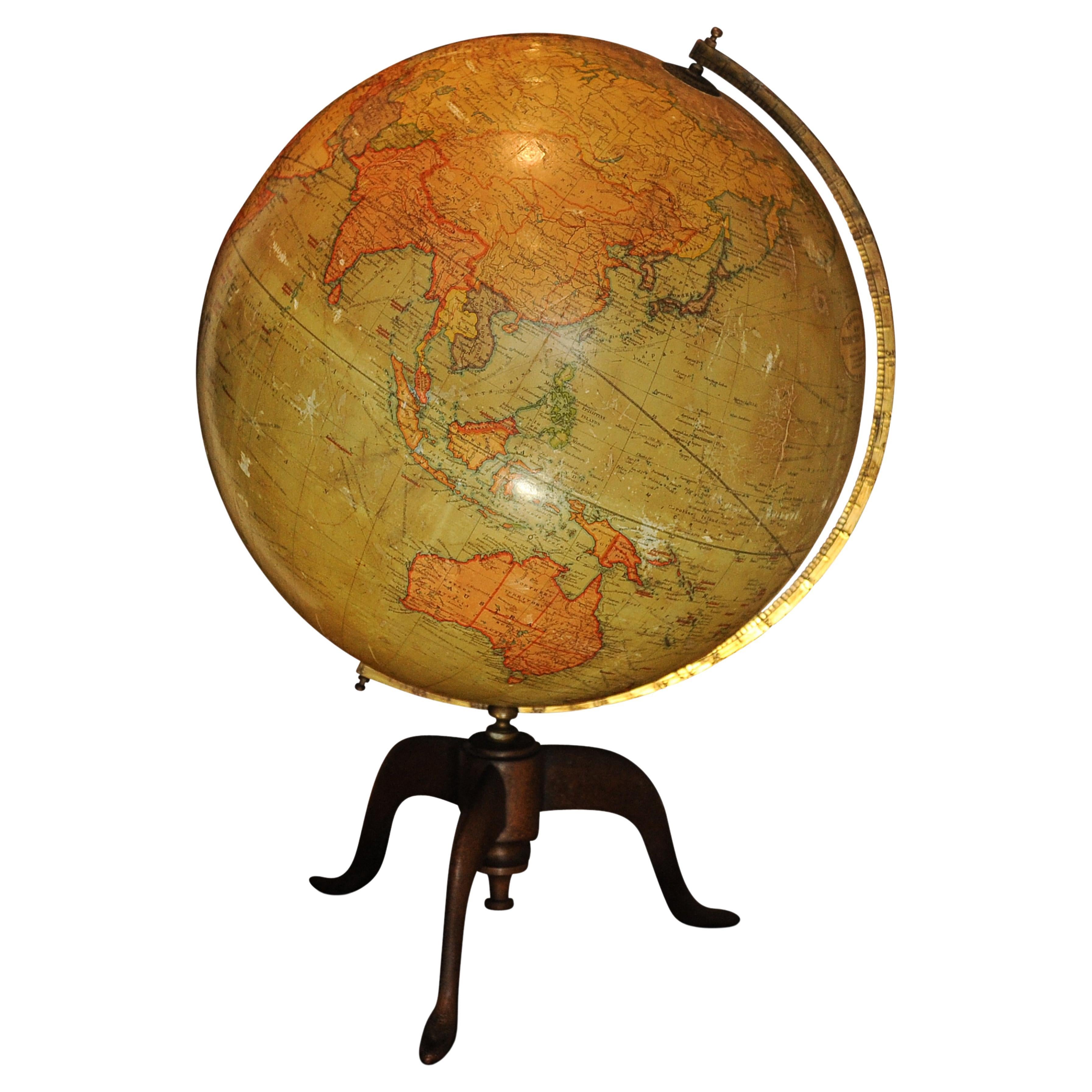 Britannique Antique World Globe From Fleet Street London 1923 on Wooden Stand en vente